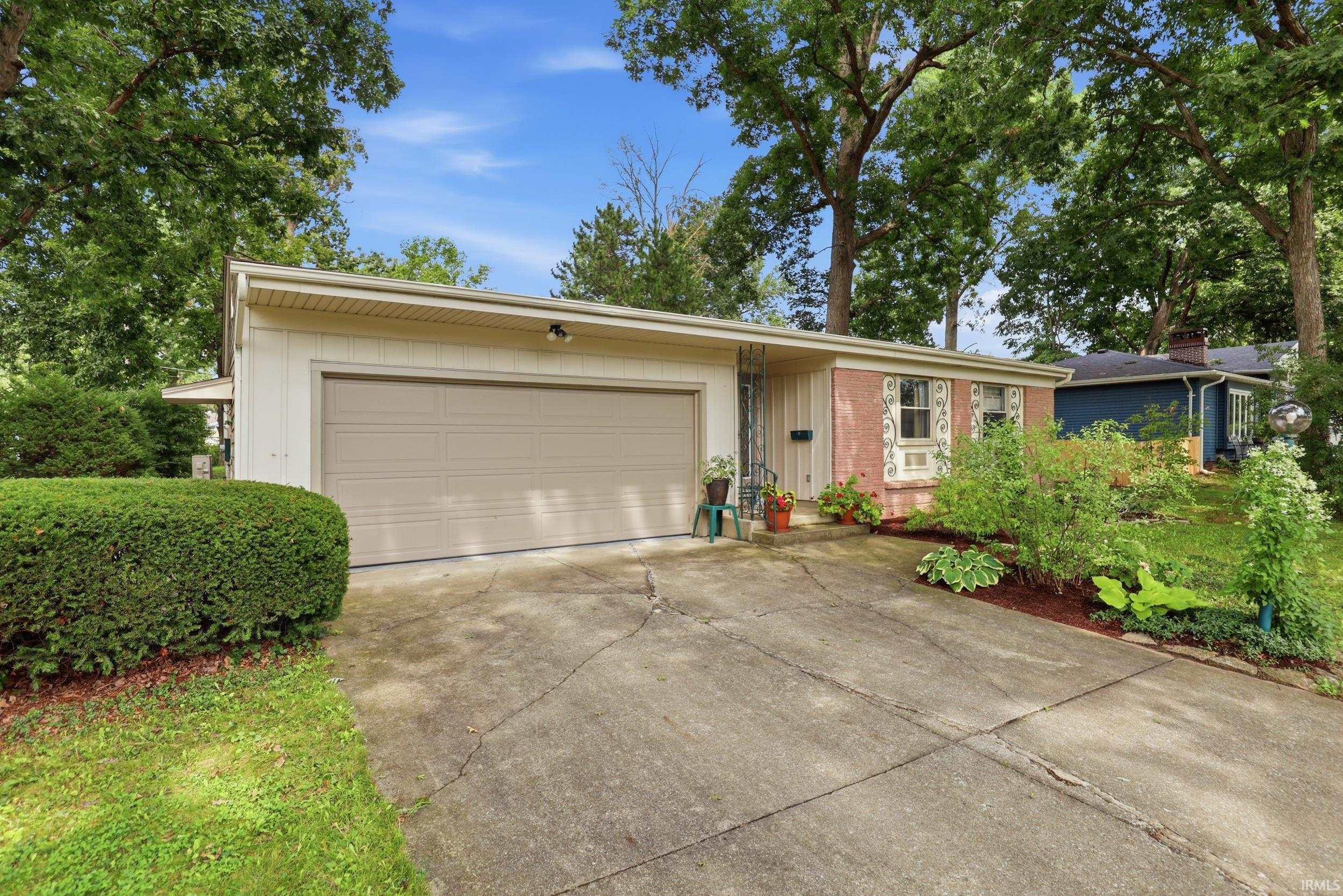 2nd image of 3017 Curdes Ave, Fort Wayne, IN 46805 | MLS# 202634214