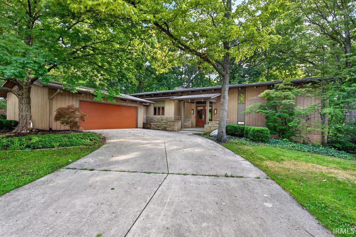1st image of 220 Pawnee Dr, West Lafayette, IN 47906 | MLS# 202634370