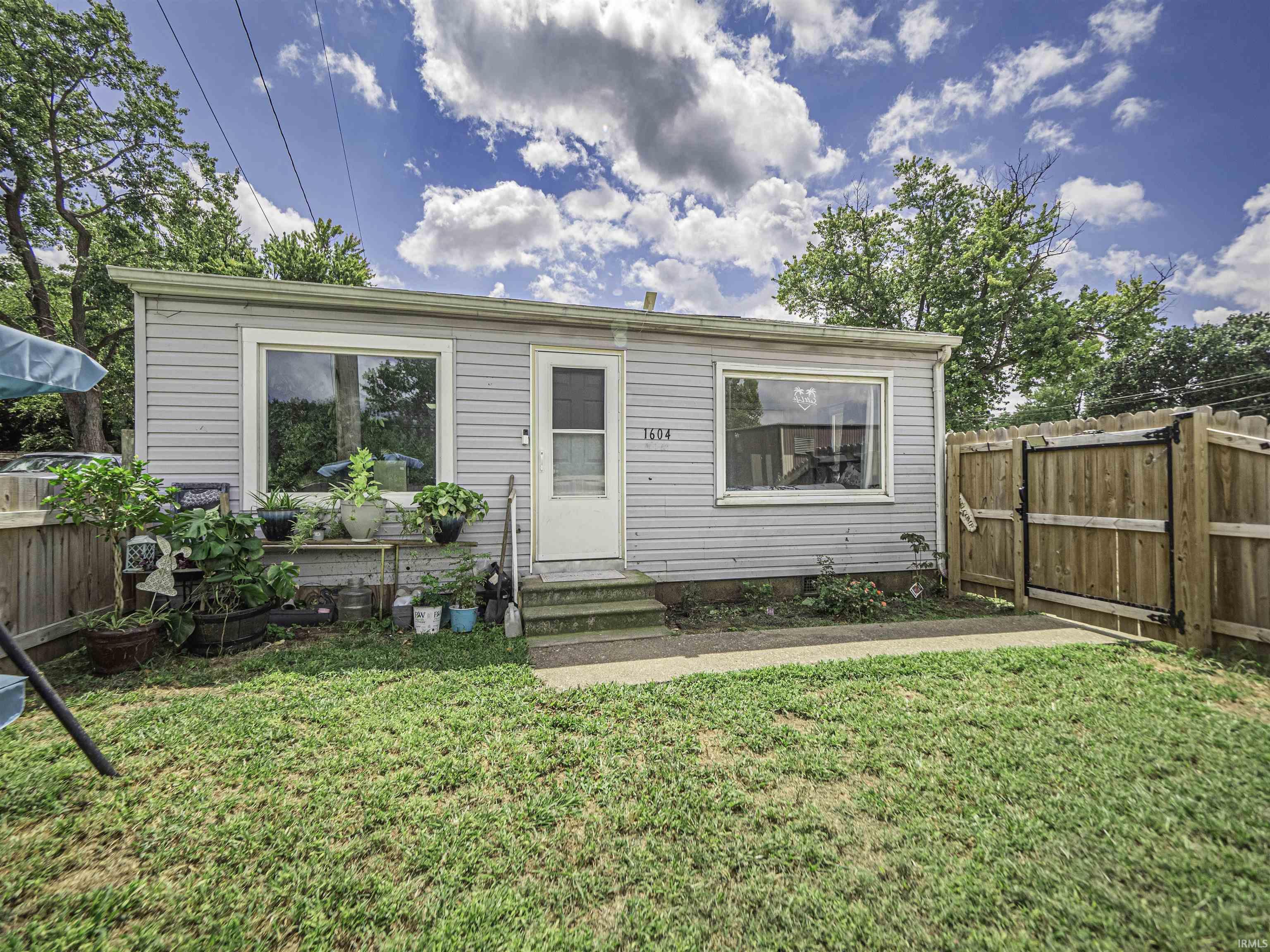 1st image of 1604 Allens Ln, Evansville, IN 47710 | MLS# 202634421
