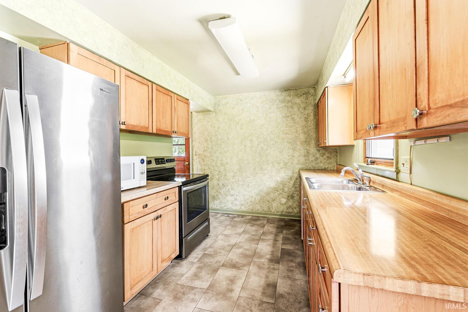 33rd image of 405 W Angela Blvd, South Bend, IN 46617 | MLS# 202634455