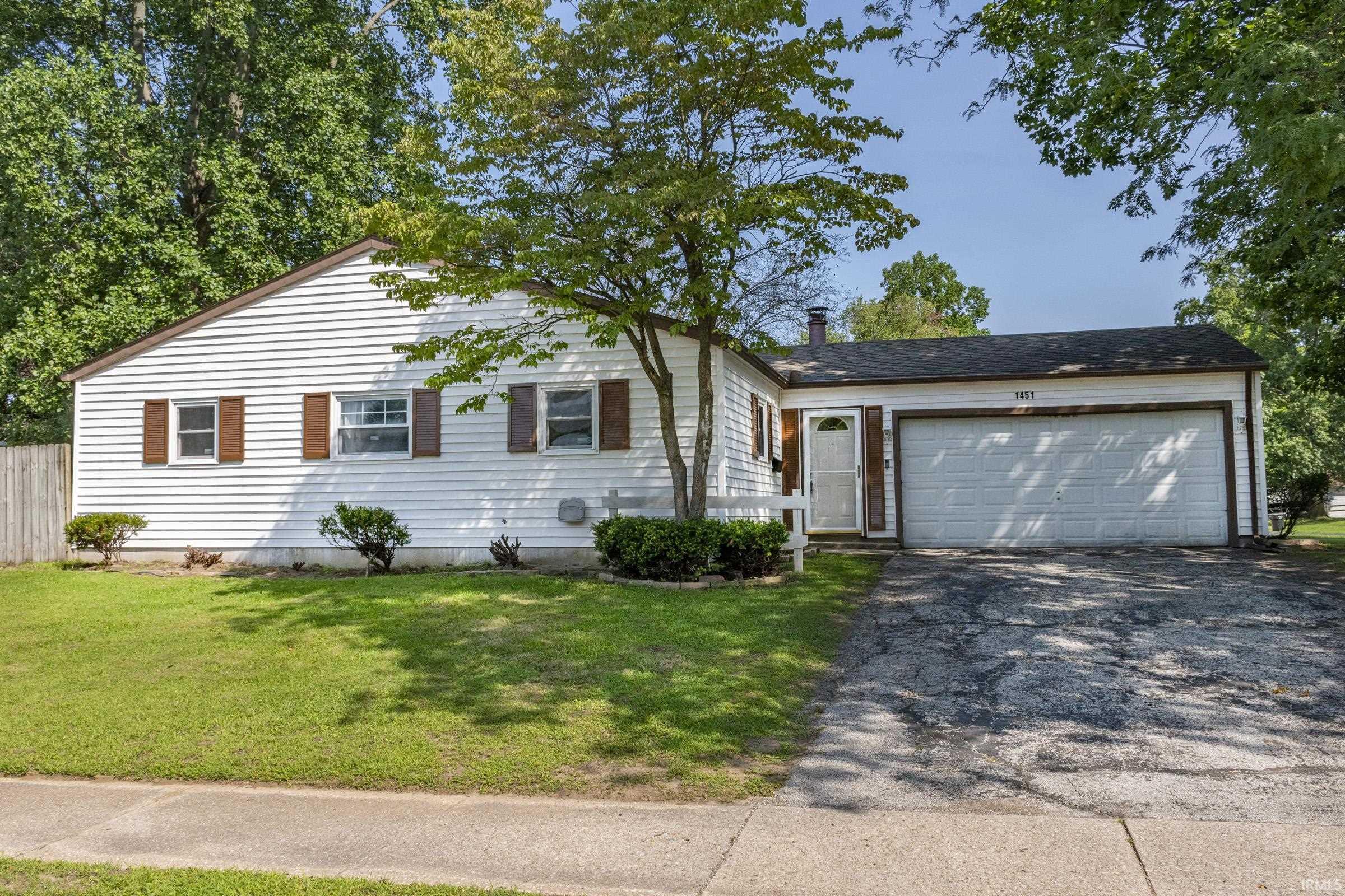 1st image of 1451 Sutherland Ln, South Bend, IN 46614 | MLS# 202634626