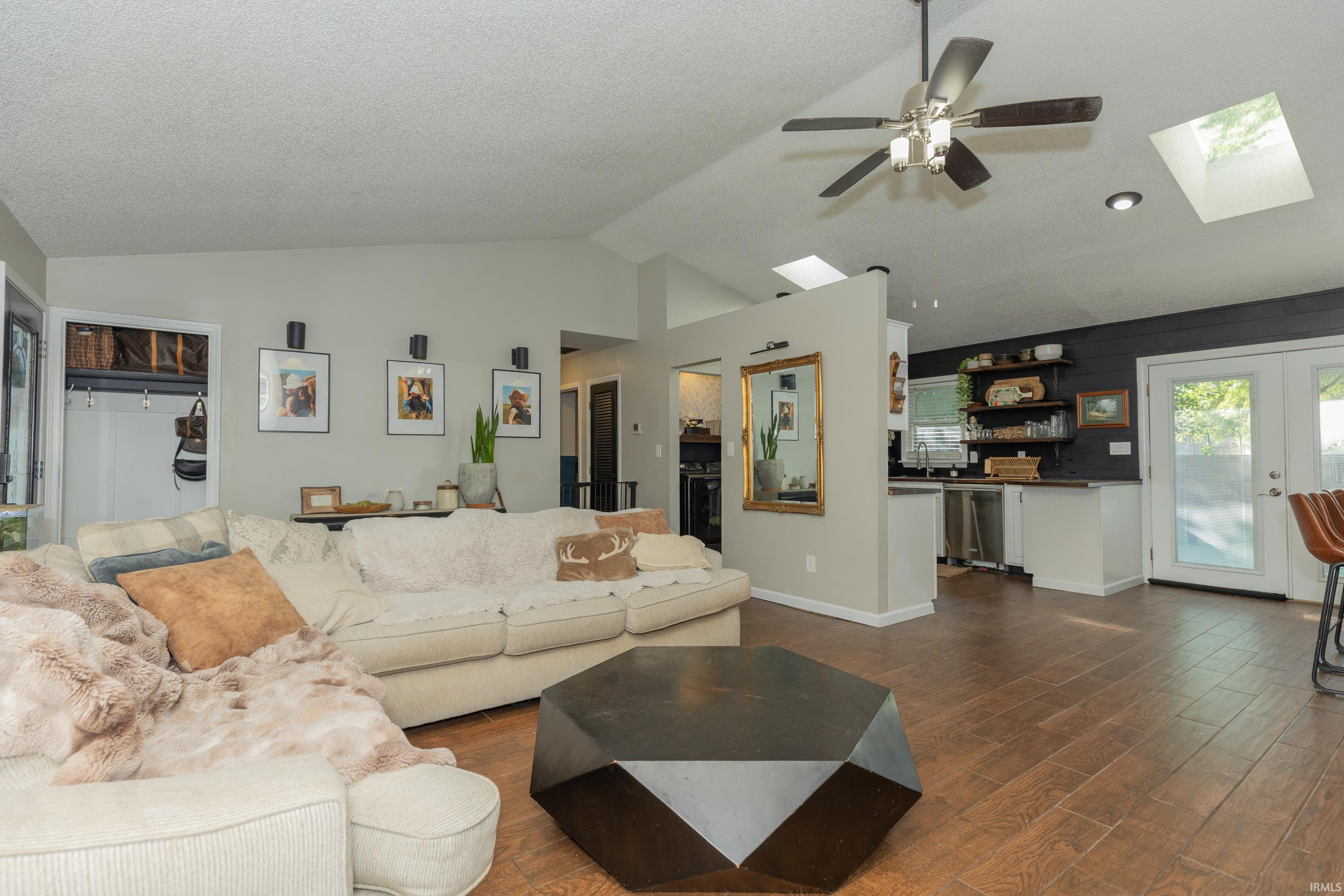 3rd image of 2014 Eastland Ct, Evansville, IN 47715 | MLS# 202634739