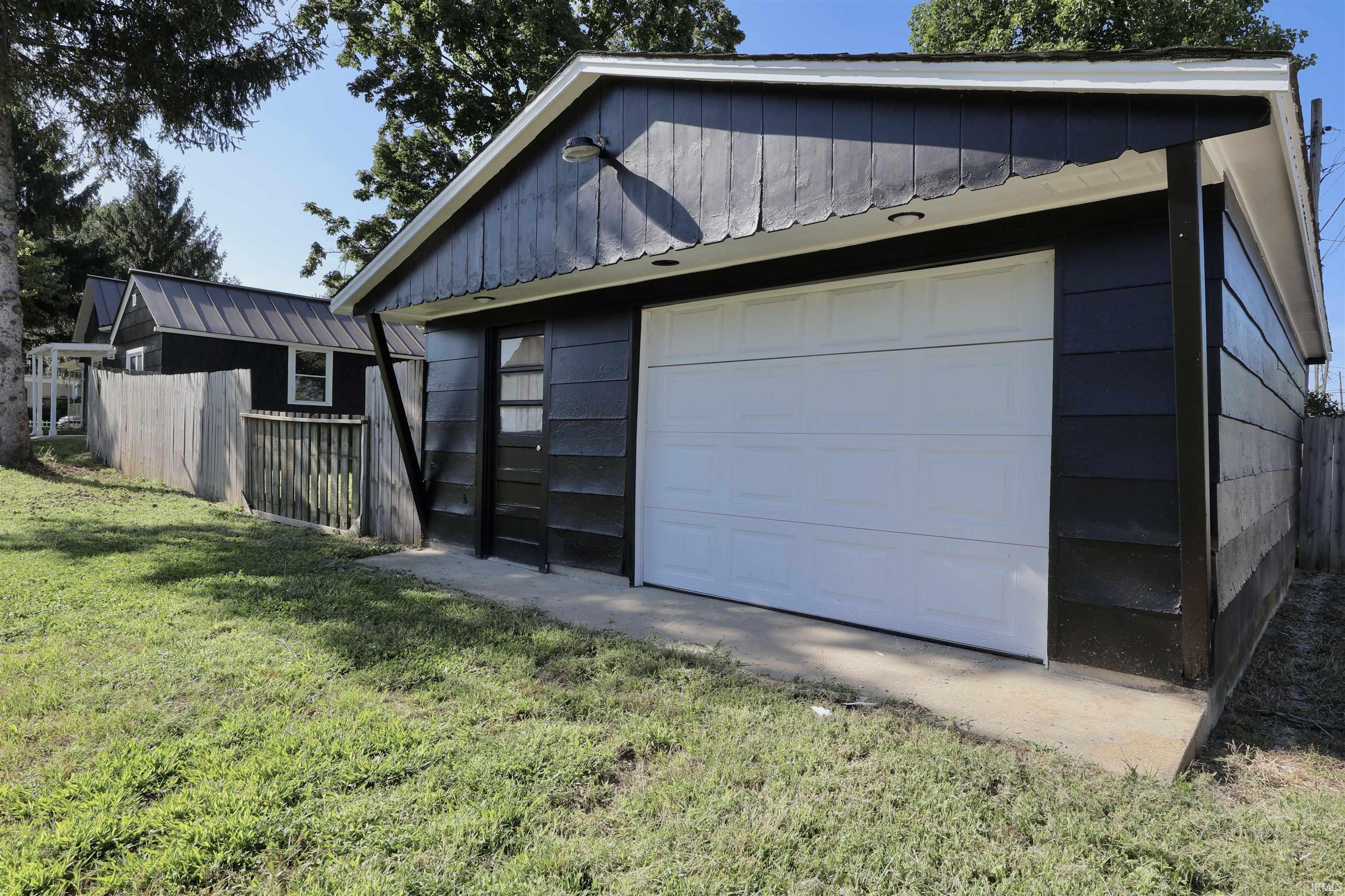 4th image of 303 N Fulton St, Parker City, IN 47368 | MLS# 202635048