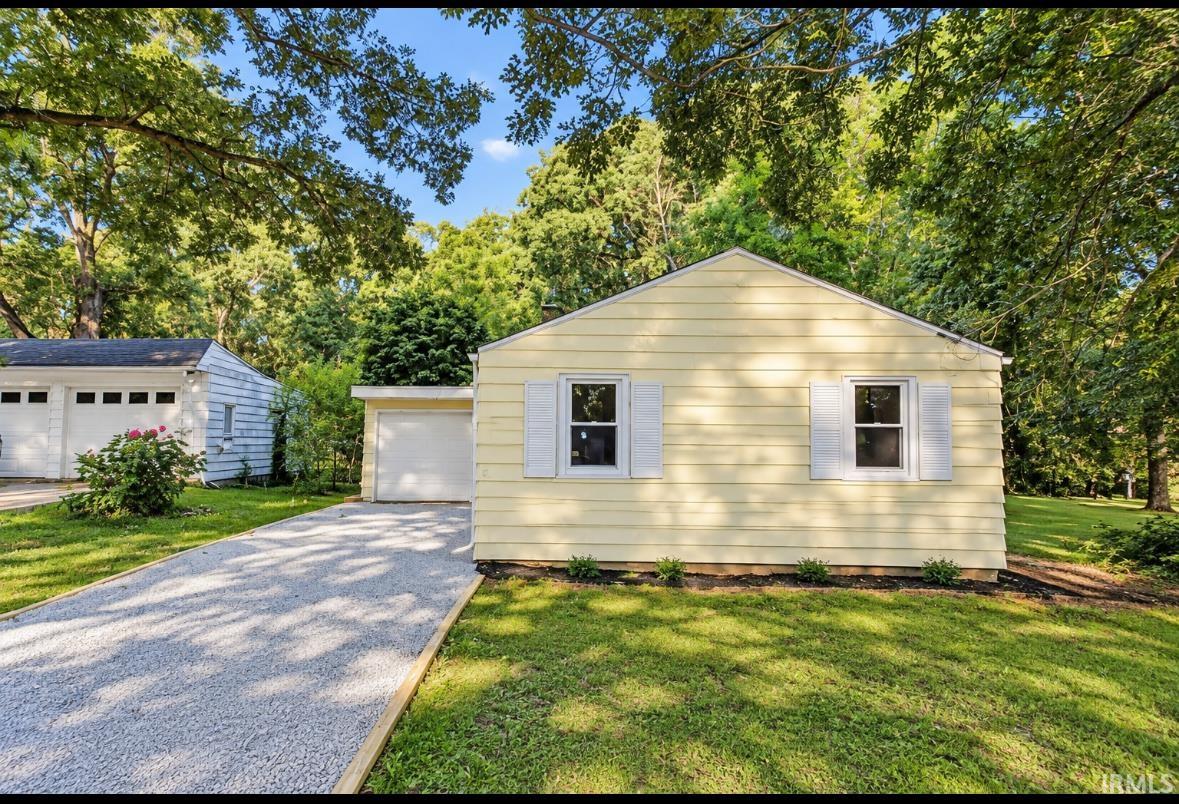 Photo 2 of Manufactured home for sale at 55405 Glenn Rd, South Bend, IN 46628 | MLS# 202635227 | Listing updated on 2026-09-21