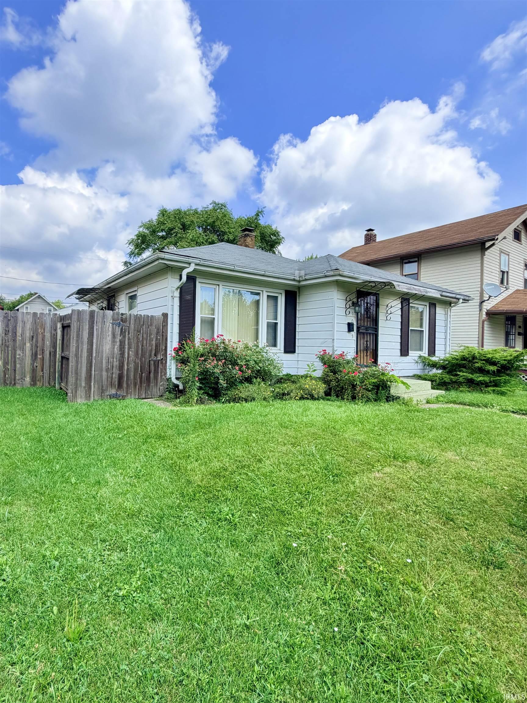Photo 2 of Sale Pending at 1023 Shore Dr, Fort Wayne, IN 46805 | MLS# 202635330 | Listing updated on 2026-10-01