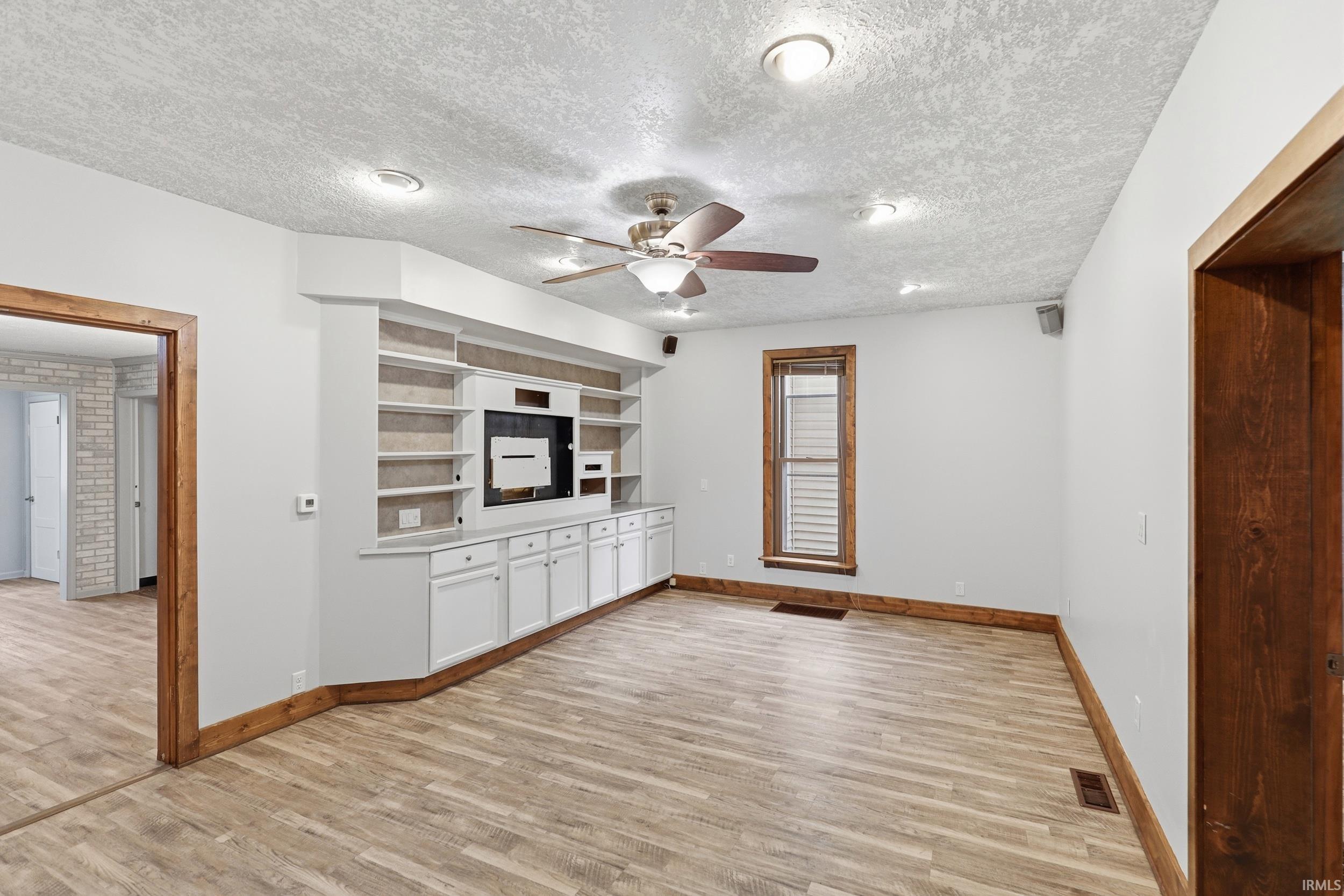 Photo 2 of 625 Riverside Avenue