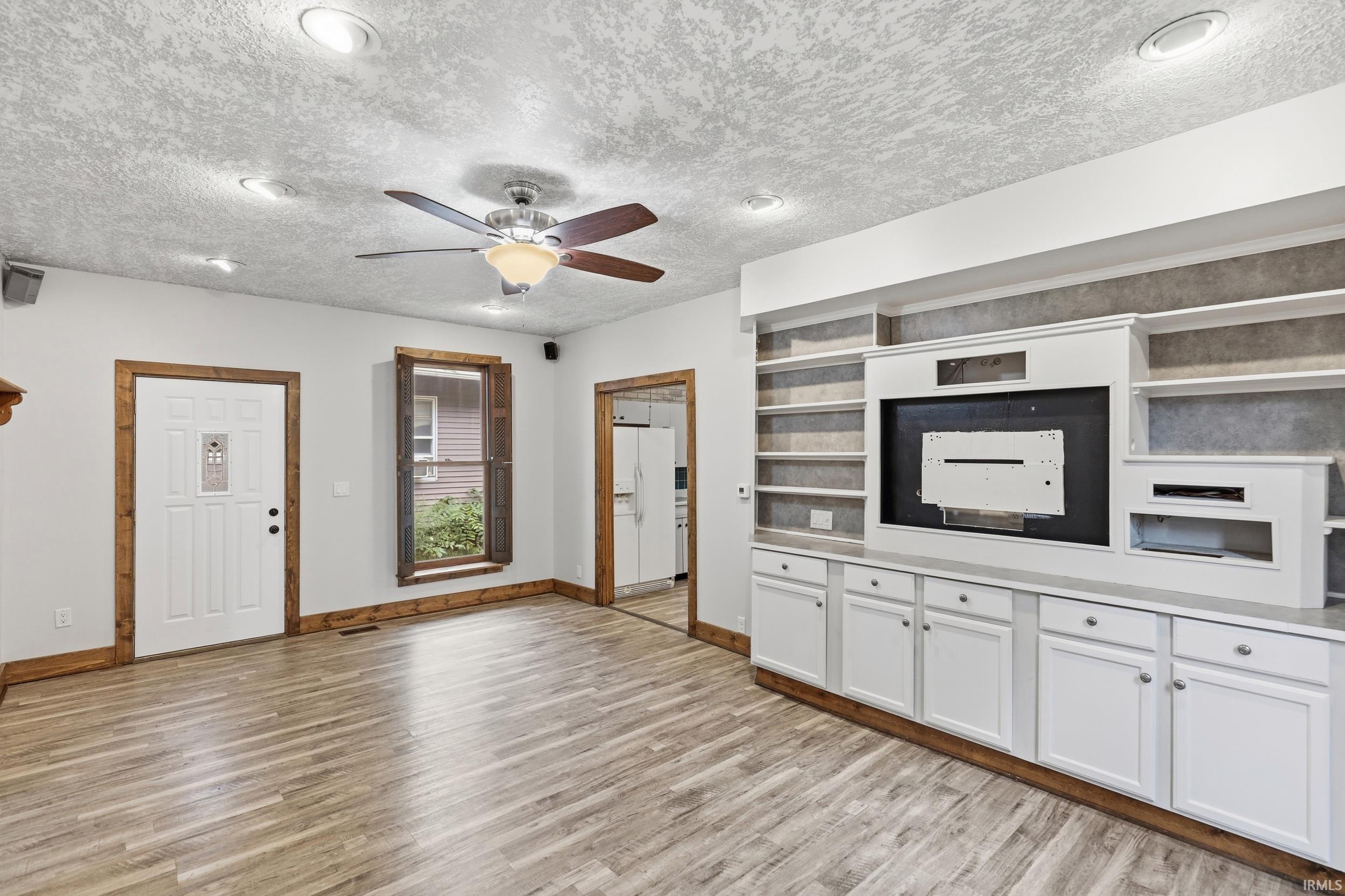 Photo 3 of 625 Riverside Avenue