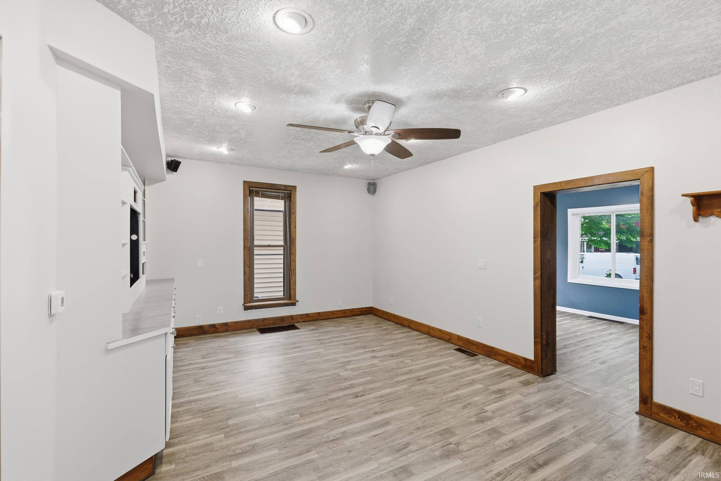 Photo 4 of 625 Riverside Avenue