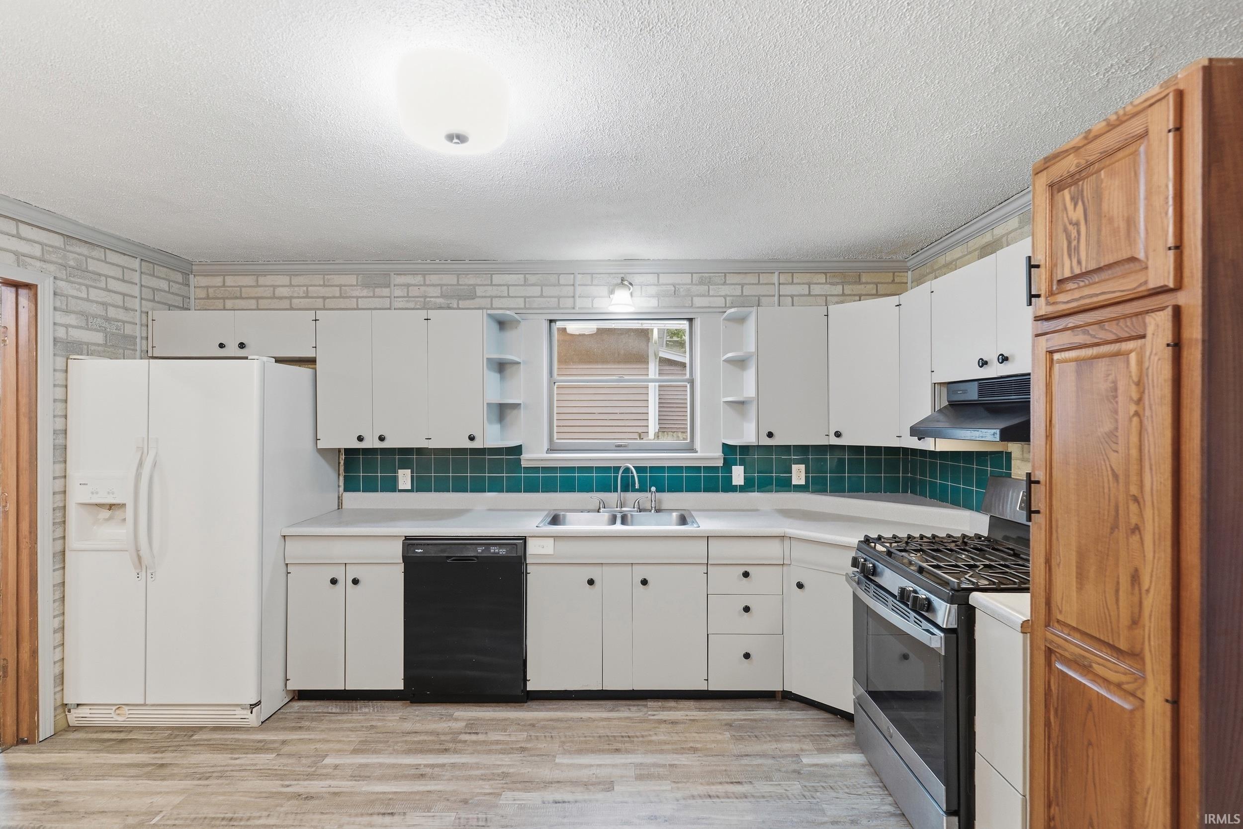 Photo 6 of 625 Riverside Avenue