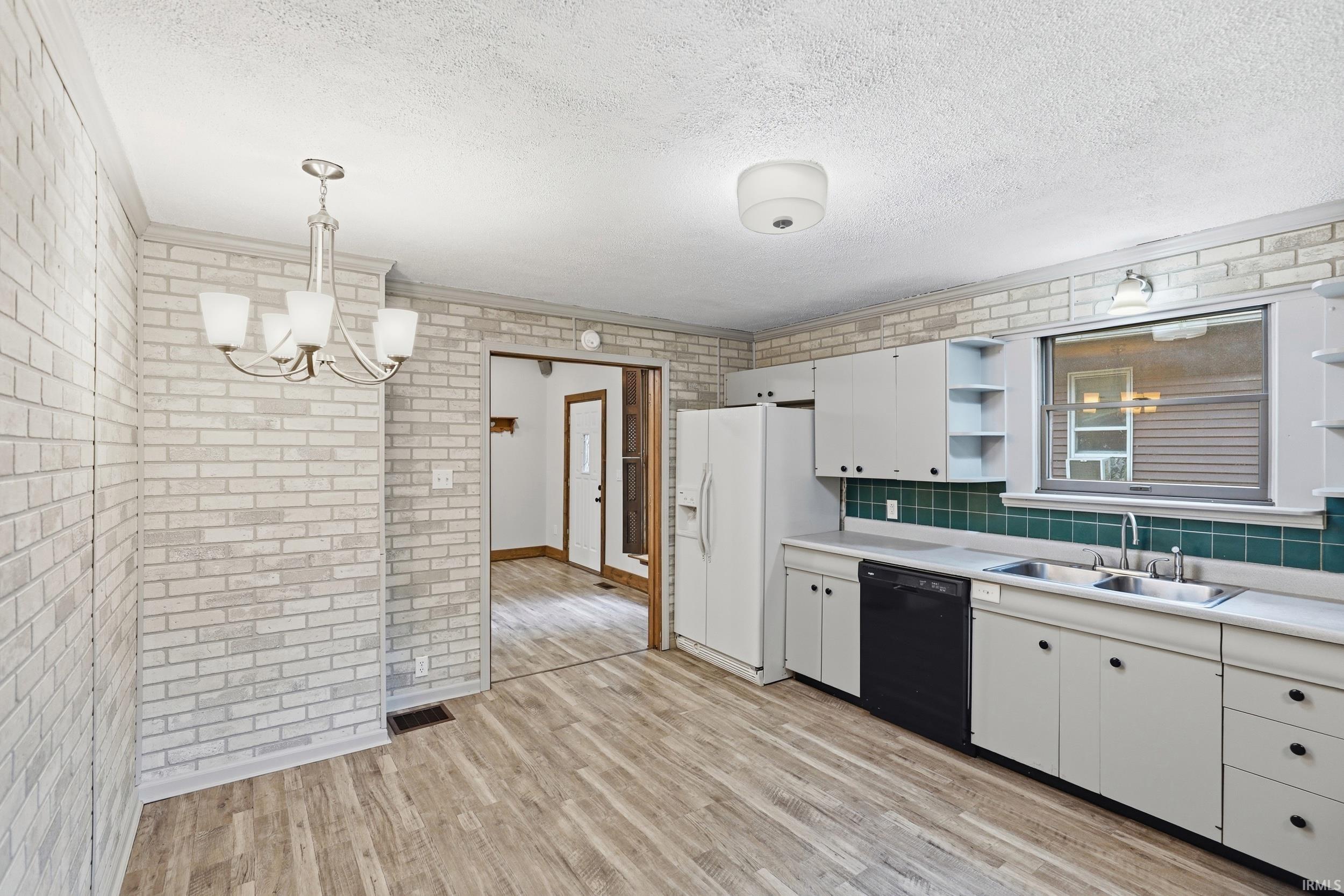 Photo 7 of 625 Riverside Avenue