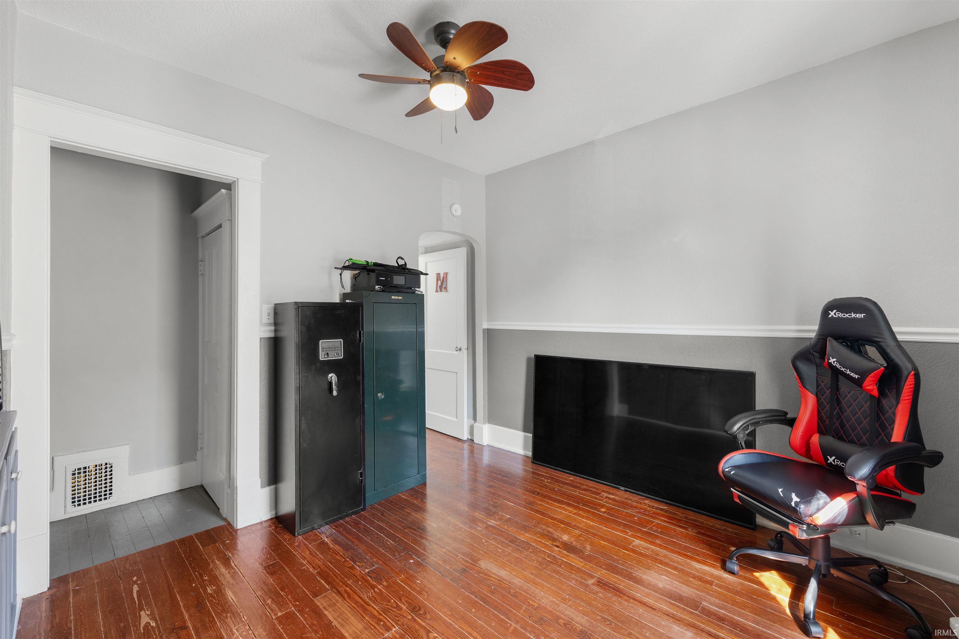 Photo 14 of 204 E Diamond Street