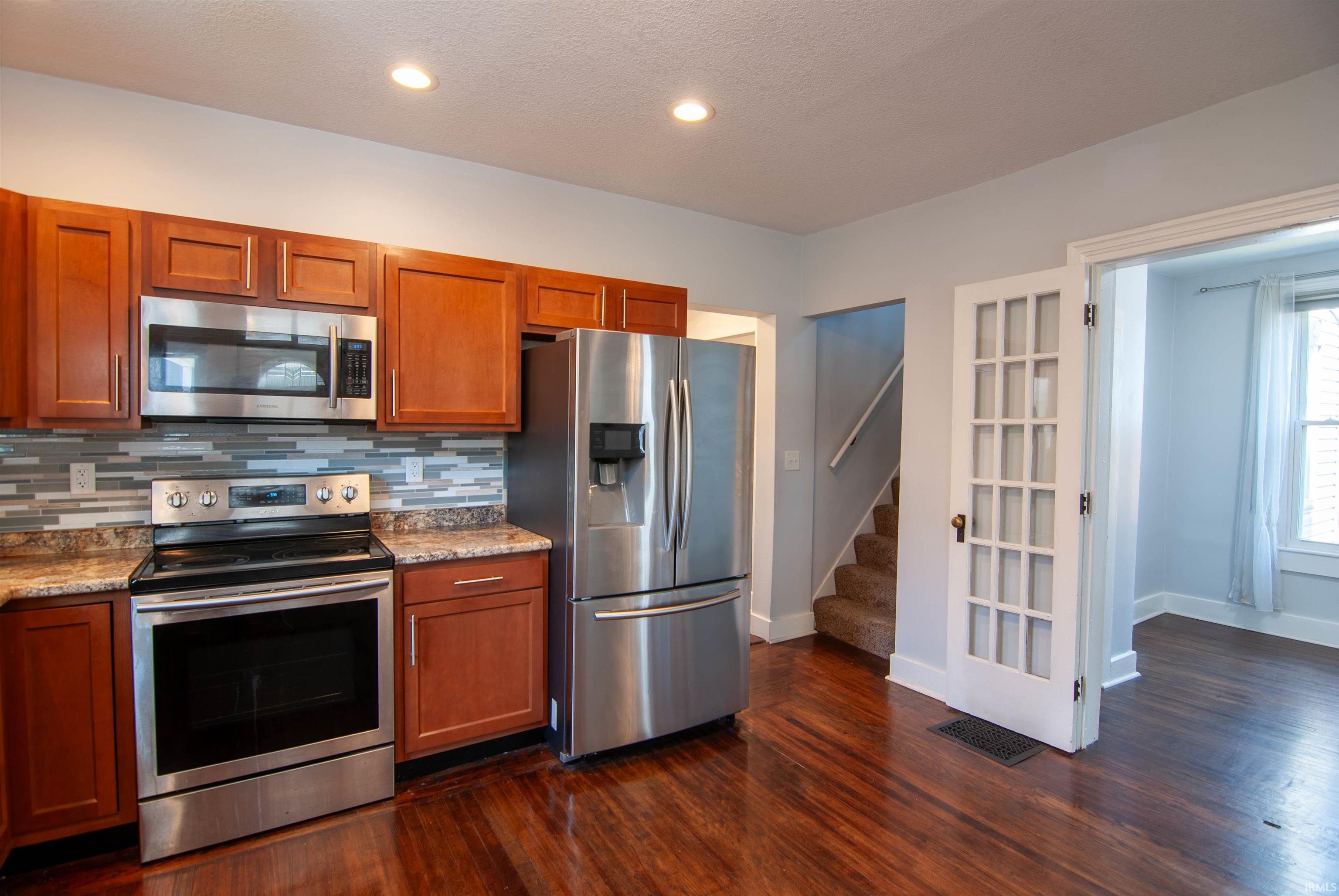 Photo 7 of 612 Lavina Street