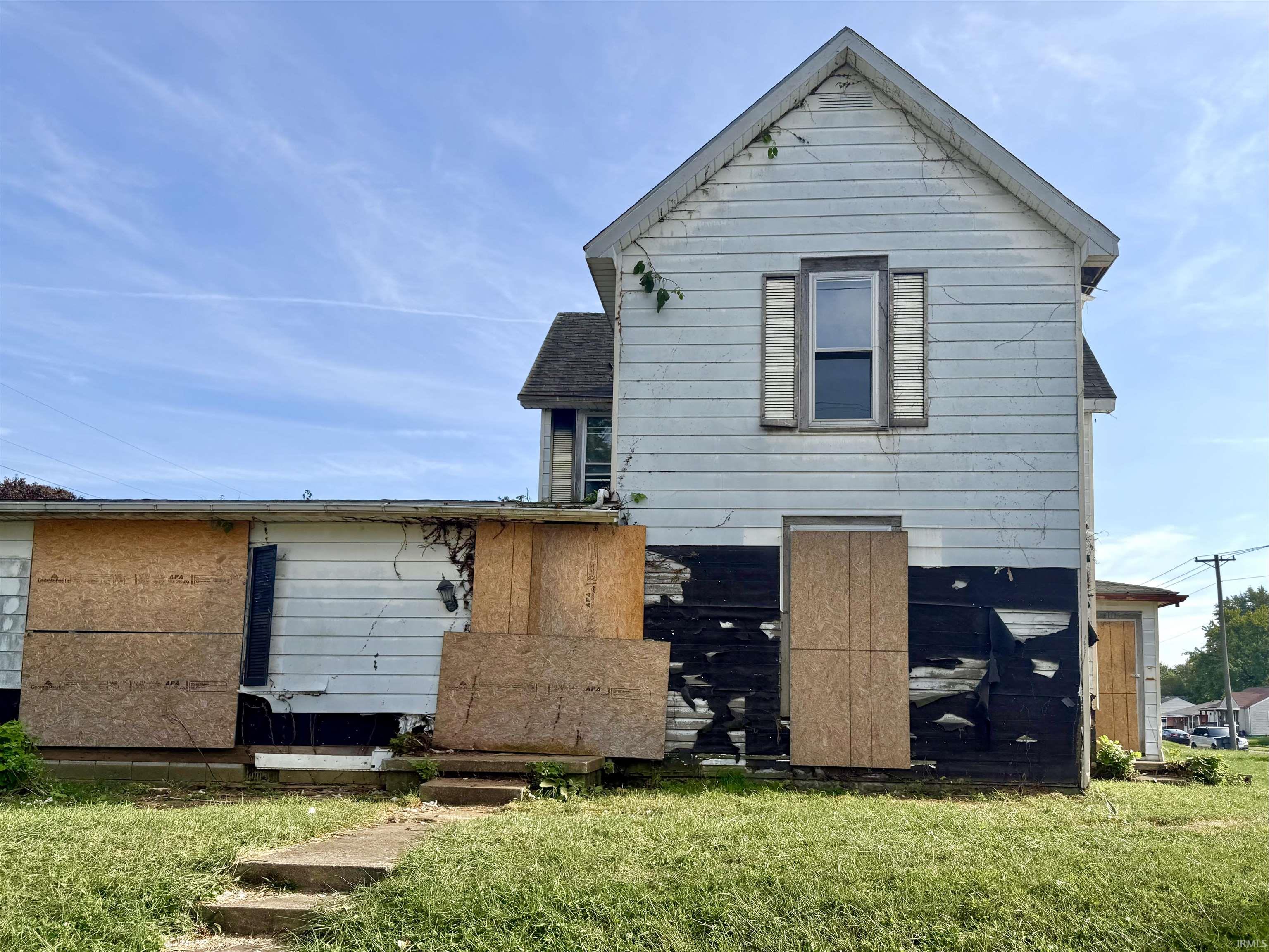 Photo 4 of House for sale at 321 W 22nd Street, Anderson, IN 46016 | MLS# 202636063 | Listing updated on 2026-09-02