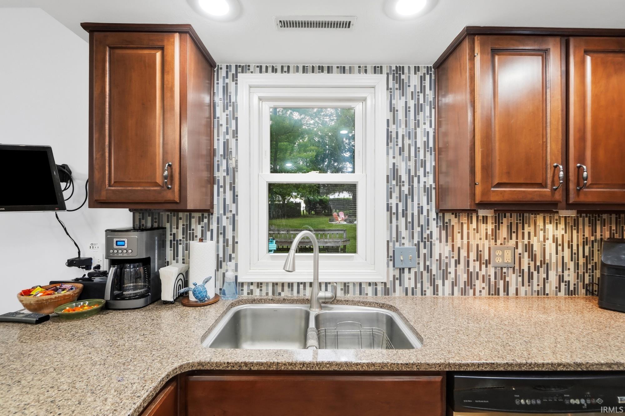 Photo 9 of 9911 Jamaica Drive