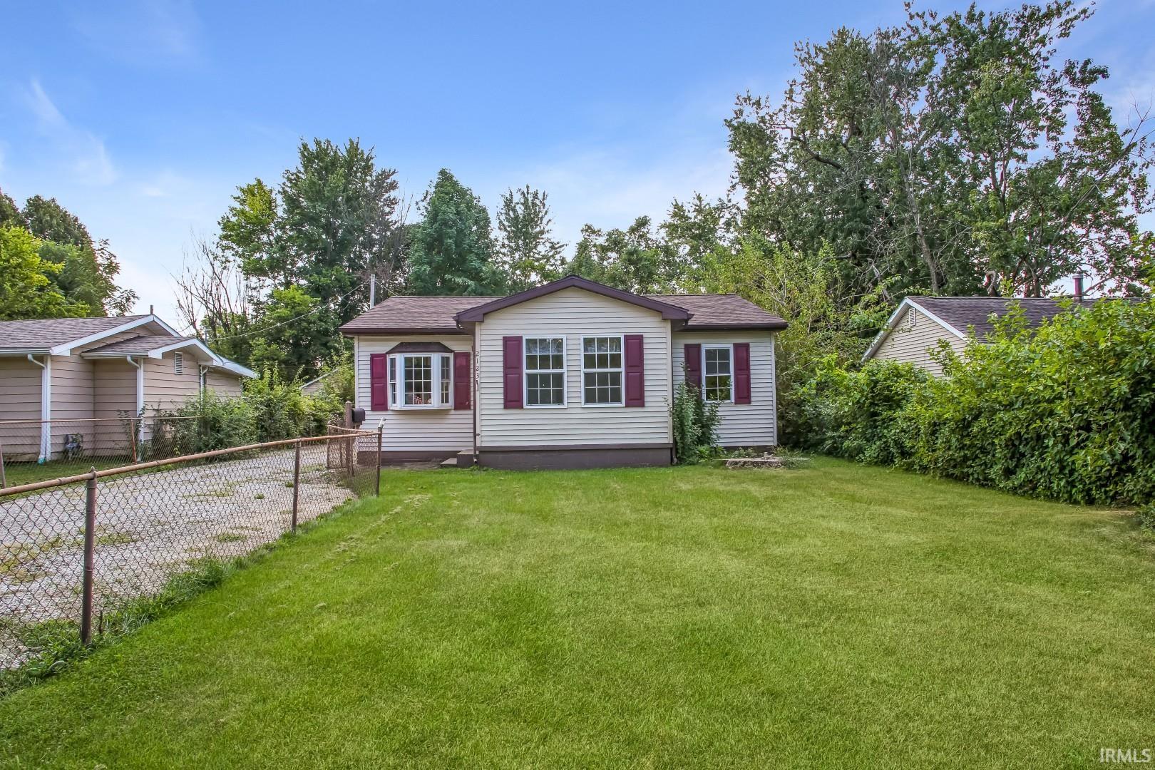 Photo 3 of Manufactured home for sale at 2123 Cass Ave, Evansville, IN 47714 | MLS# 202636629 | Listing updated on 2026-09-04