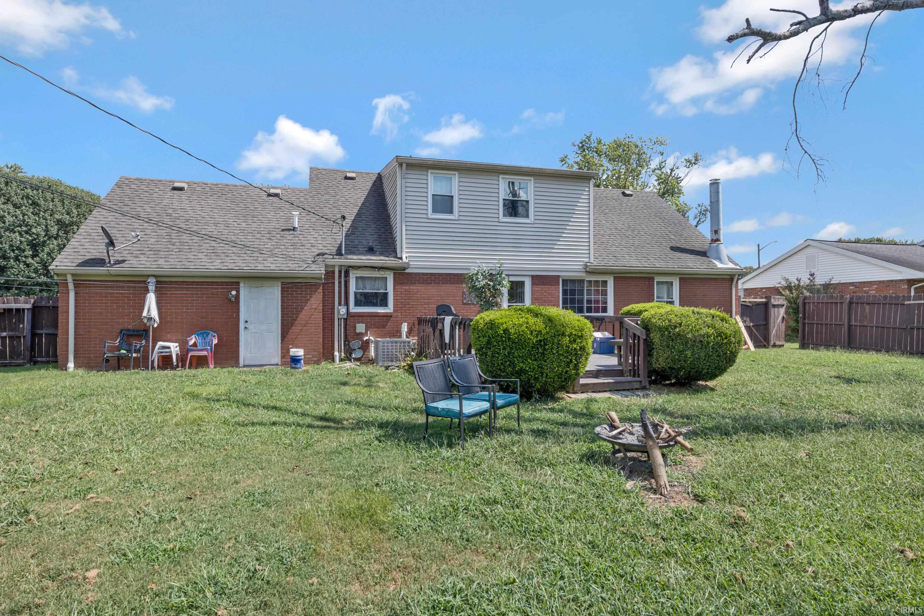 Photo 3 of Manufactured home for sale at 1409 Continental Dr, Evansville, IN 47715 | MLS# 202636870 | Listing updated on 2026-09-06