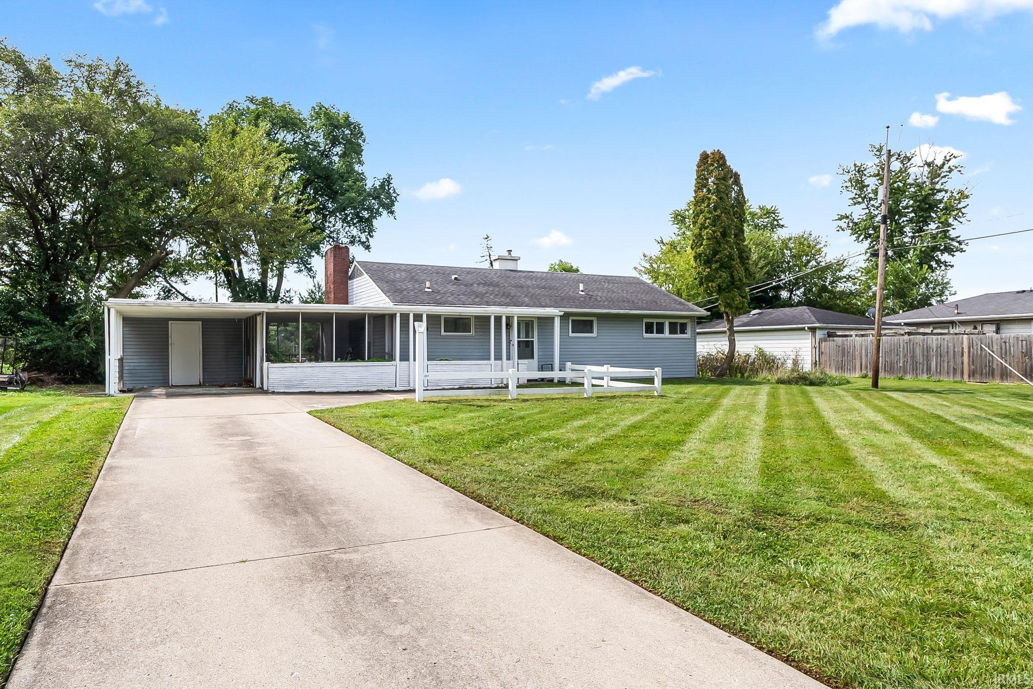 Photo 2 of Sale Pending at 116 E Hoover Dr, Fort Wayne, IN 46816 | MLS# 202637243 | Listing updated on 2026-09-28