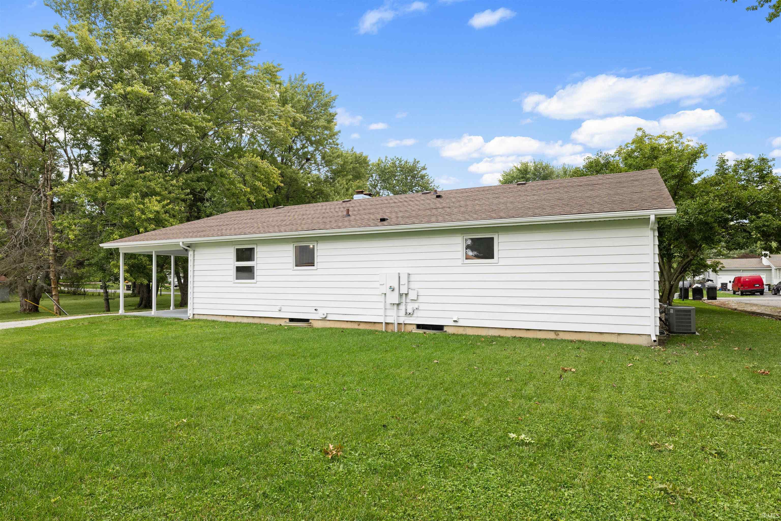 Photo 3 of Sale Pending at 3845 Buesching Dr, Fort Wayne, IN 46815 | MLS# 202637306 | Listing updated on 2026-09-26