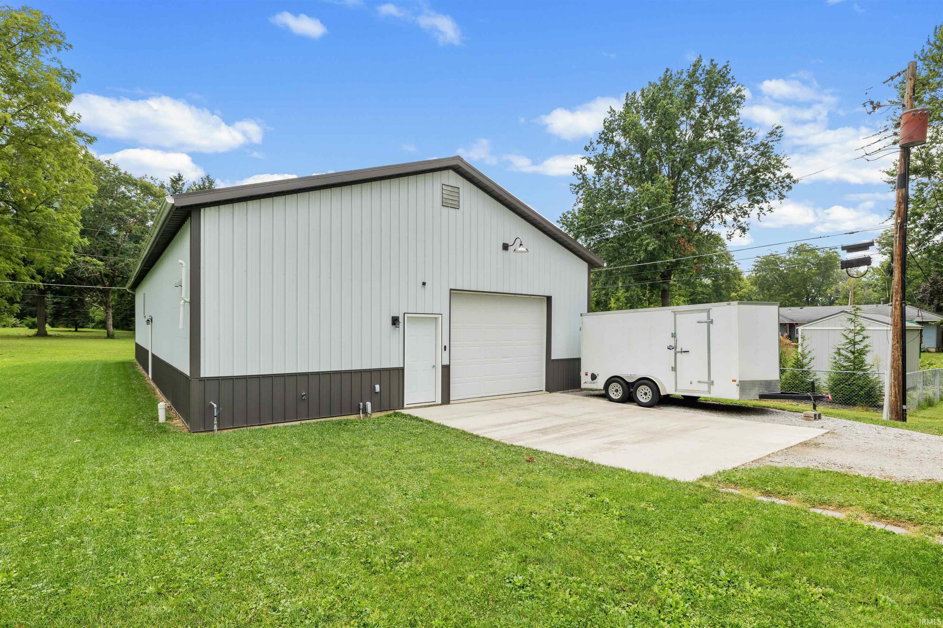 Photo 3 of Sale Pending at 3845 Buesching Dr, Fort Wayne, IN 46815 | MLS# 202637306 | Listing updated on 2026-09-26