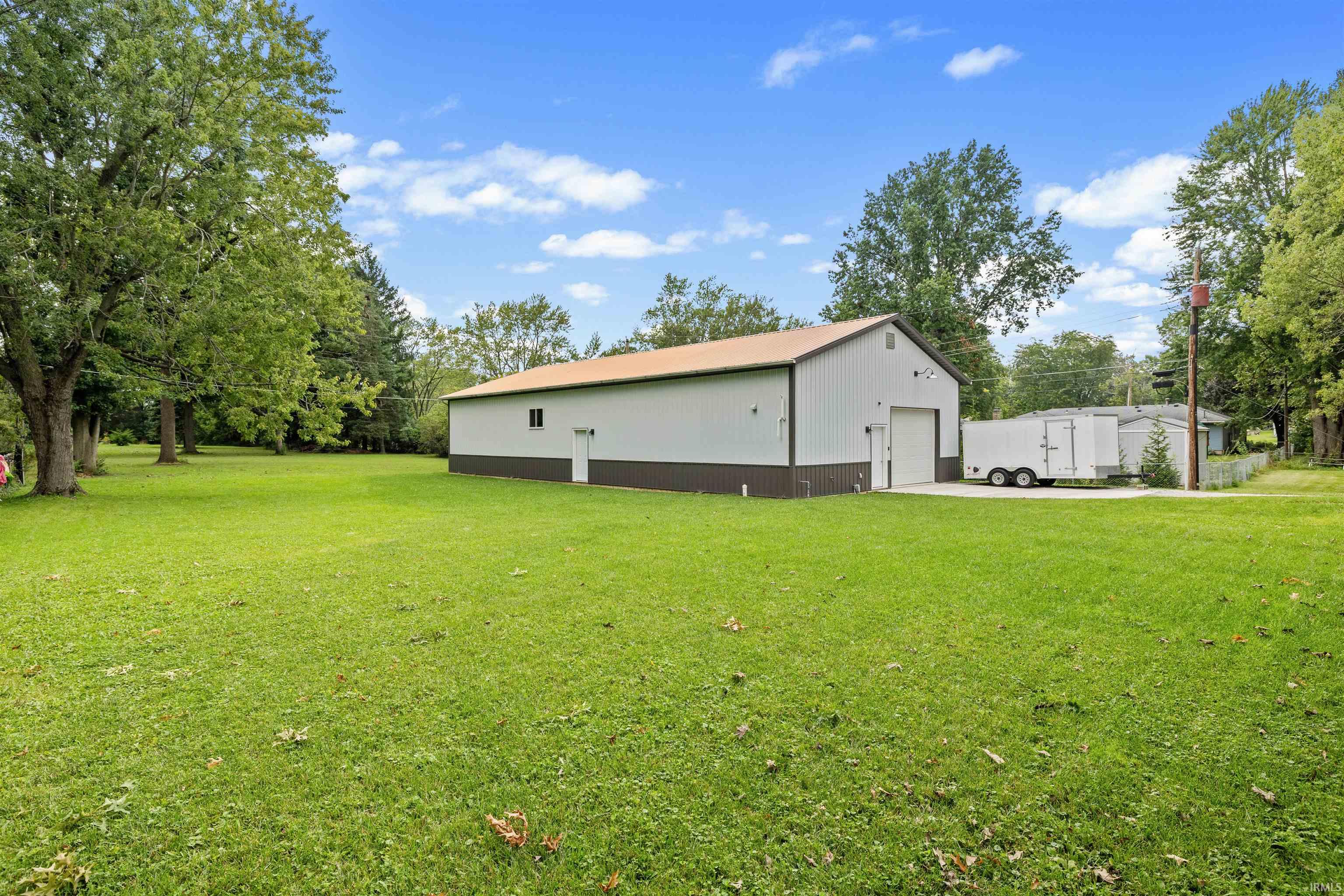 Photo 4 of Sale Pending at 3845 Buesching Dr, Fort Wayne, IN 46815 | MLS# 202637306 | Listing updated on 2026-09-26
