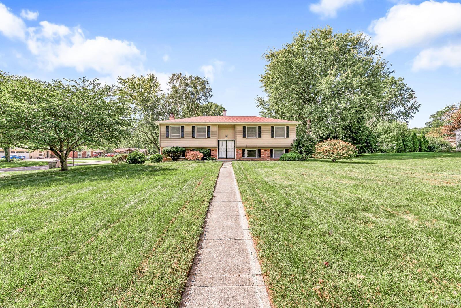 Photo 2 of Manufactured home for sale at 1356 Hampshire Dr, South Bend, IN 46614 | MLS# 202637767 | Listing updated on 2026-09-12