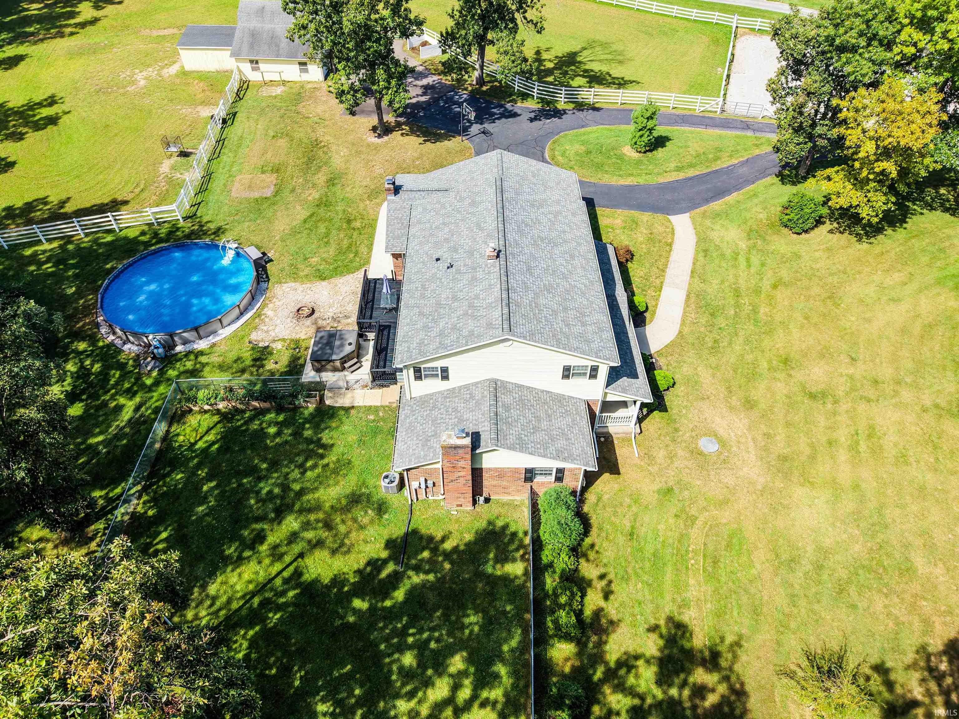 Photo 3 of Sale Pending at 9209 S Goldspur Dr, Fort Wayne, IN 46804 | MLS# 202637773 | Listing updated on 2026-09-21