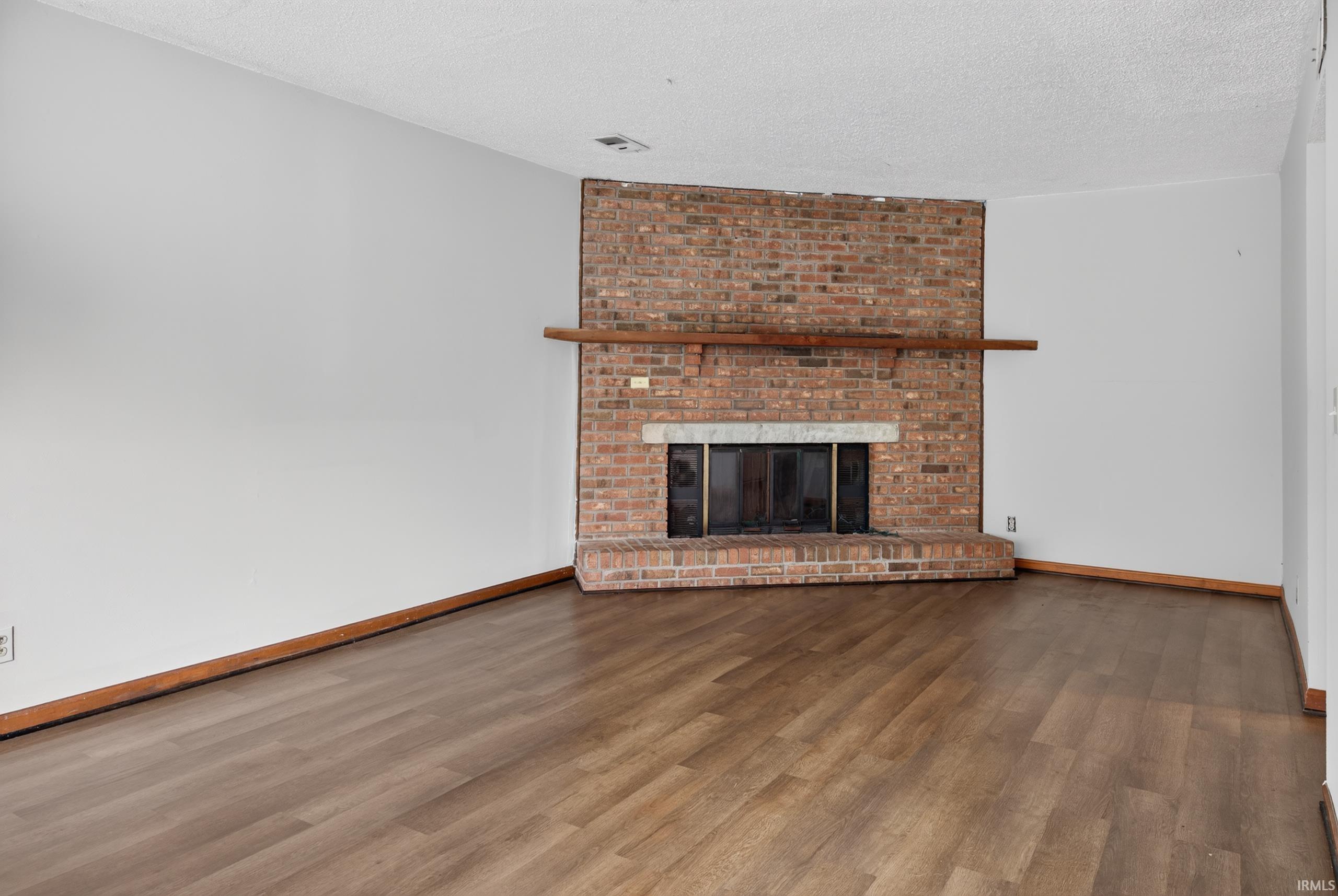 Photo 3 of Manufactured home for sale at 221 S Bosse Ave, Evansville, IN 47712 | MLS# 202637791 | Listing updated on 2026-09-13