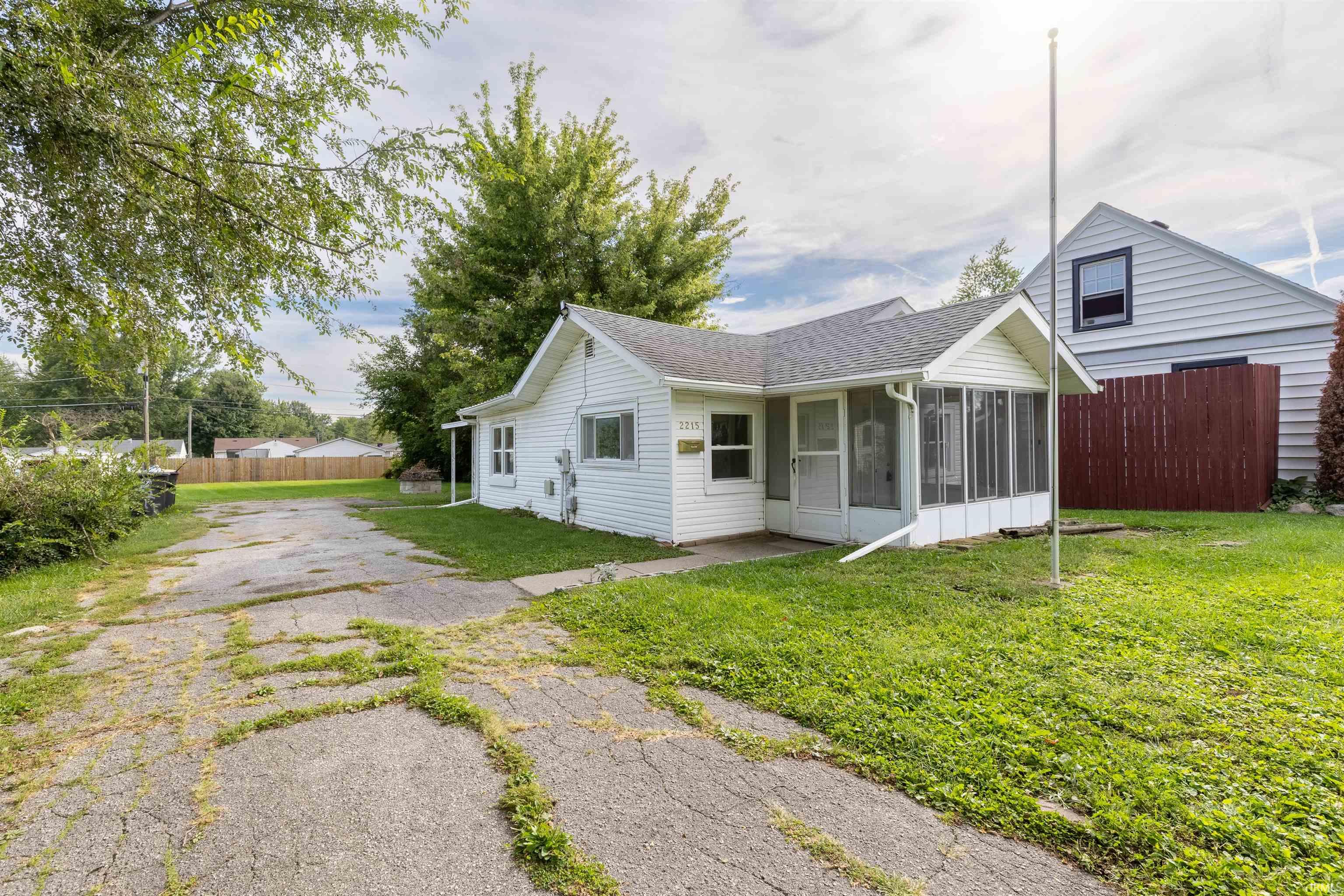 Photo 2 of Manufactured home for sale at 2215 Rehm Dr, Fort Wayne, IN 46819 | MLS# 202637822 | Listing updated on 2026-09-13