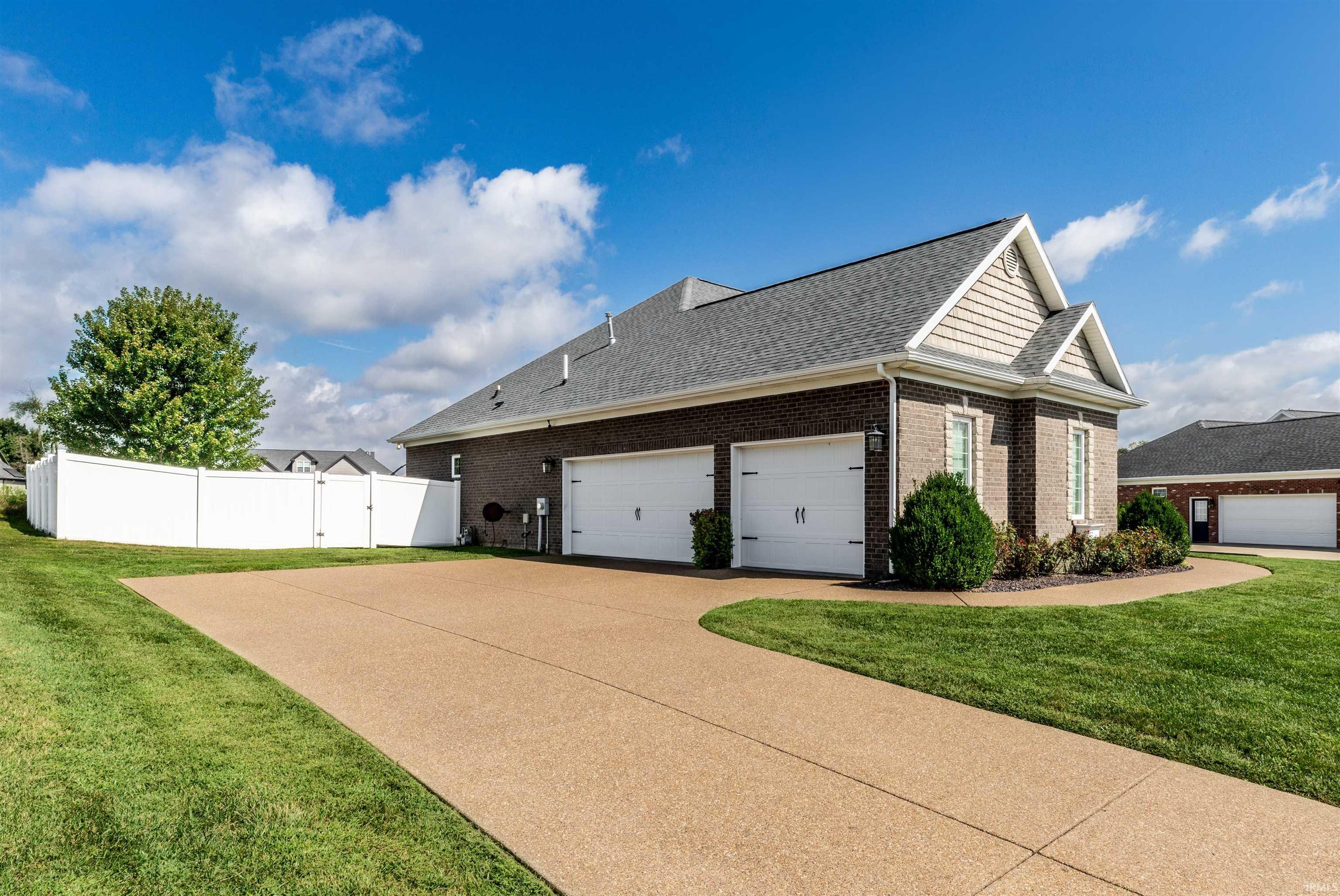 Photo 2 of Manufactured home for sale at 2918 Lenox Dr, Evansville, IN 47725 | MLS# 202637824 | Listing updated on 2026-09-15