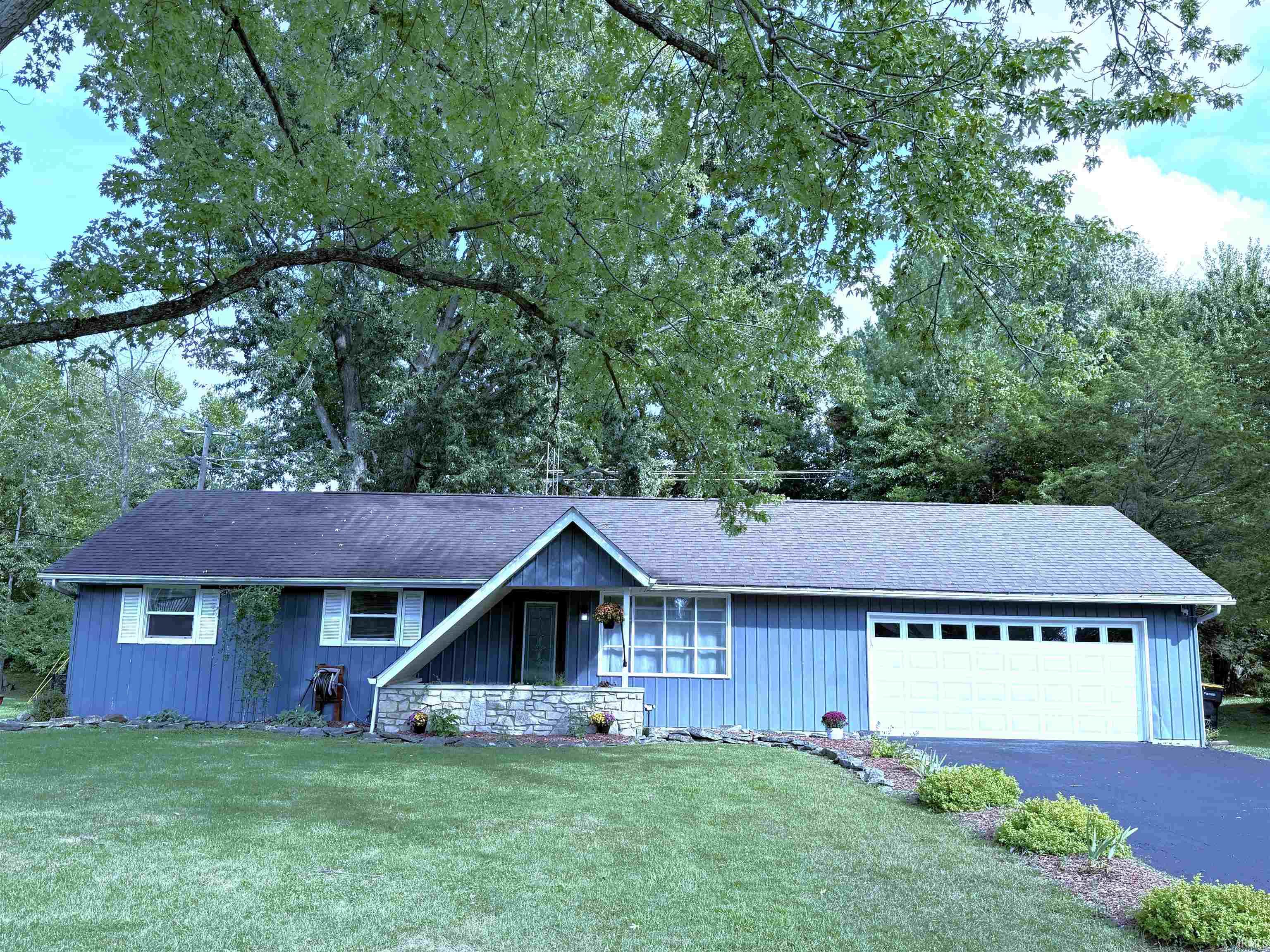 Photo 18 of Manufactured home for sale at 4414 N Ridgewood Dr, Bloomington, IN 47404 | MLS# 202637833 | Listing updated on 2026-09-14