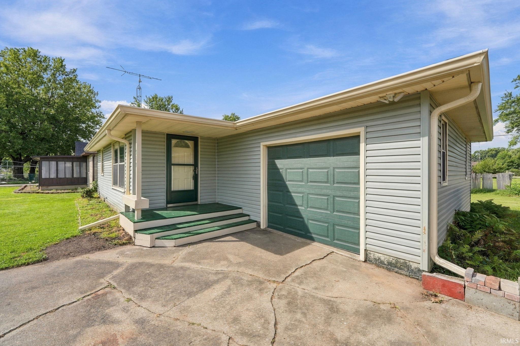 Photo 3 of Sale Pending at 519 N Claypool Rd, Muncie, IN 47303 | MLS# 202637888 | Listing updated on 2026-09-18