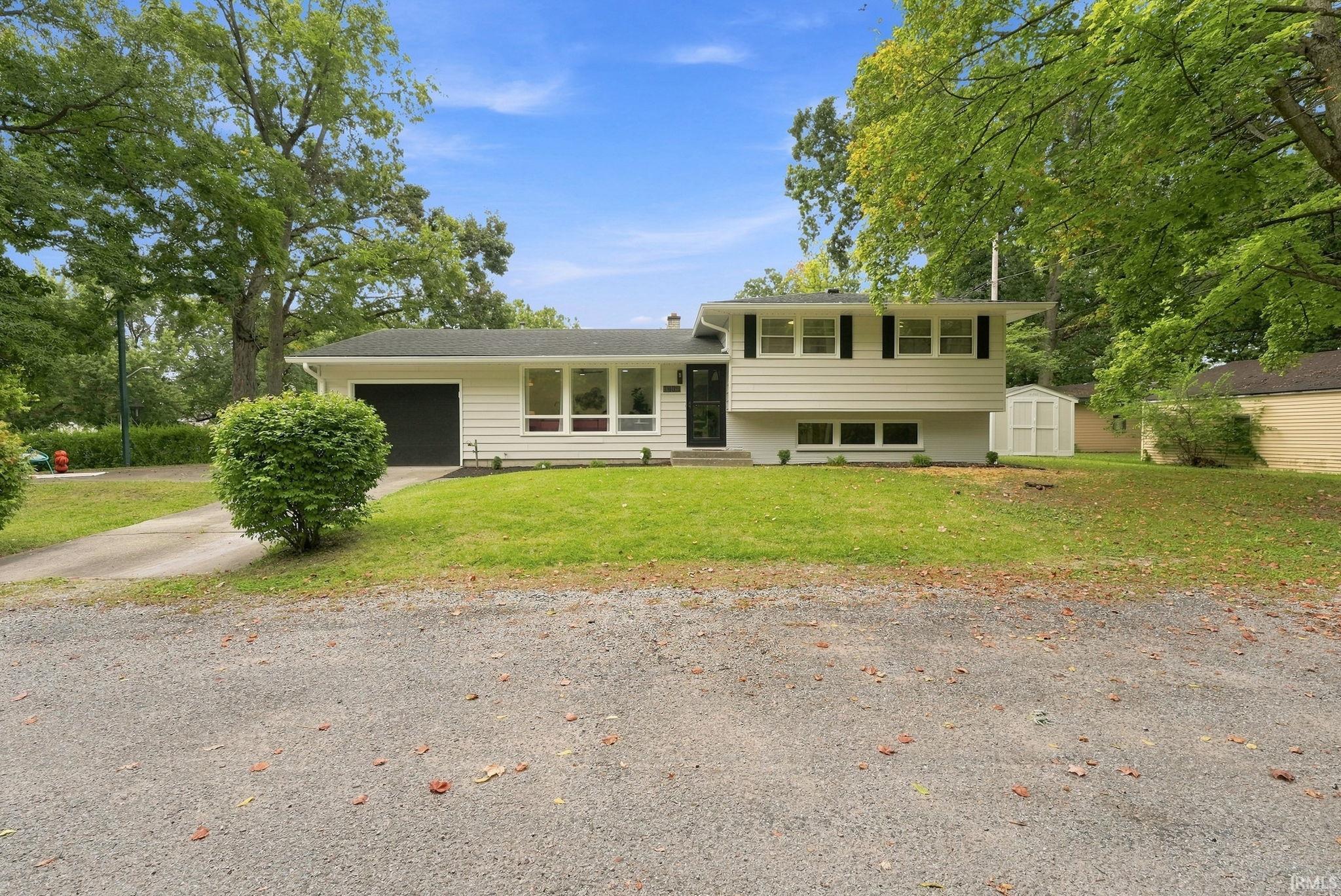 Photo 2 of Manufactured home for sale at 1805 Yale Dr, Fort Wayne, IN 46808 | MLS# 202637927 | Listing updated on 2026-09-14