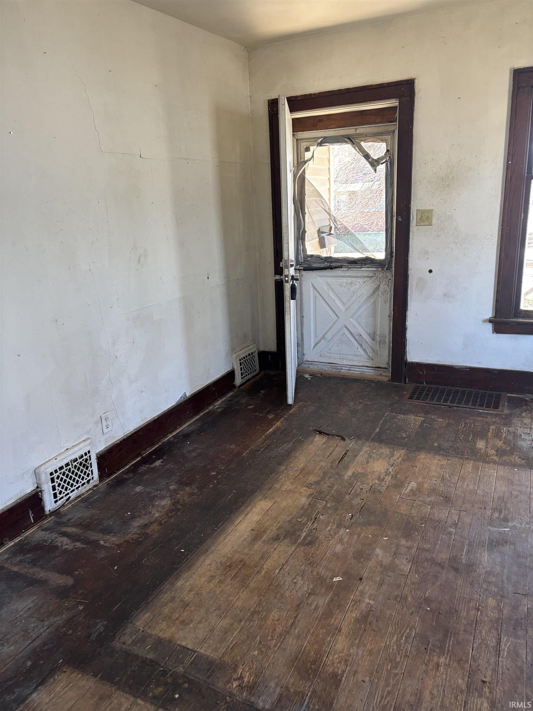 Photo 2 of Manufactured home for sale at 621 E Dayton St, South Bend, IN 46613 | MLS# 202637957 | Listing updated on 2026-09-14