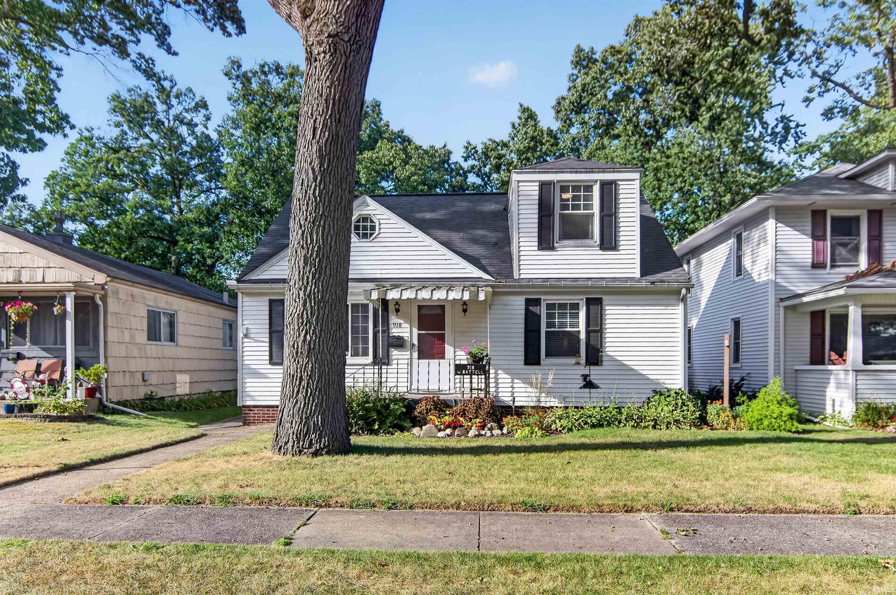 Photo 2 of Sale Pending at 918 W Battell St, Mishawaka, IN 46545 | MLS# 202638050 | Listing updated on 2026-09-17