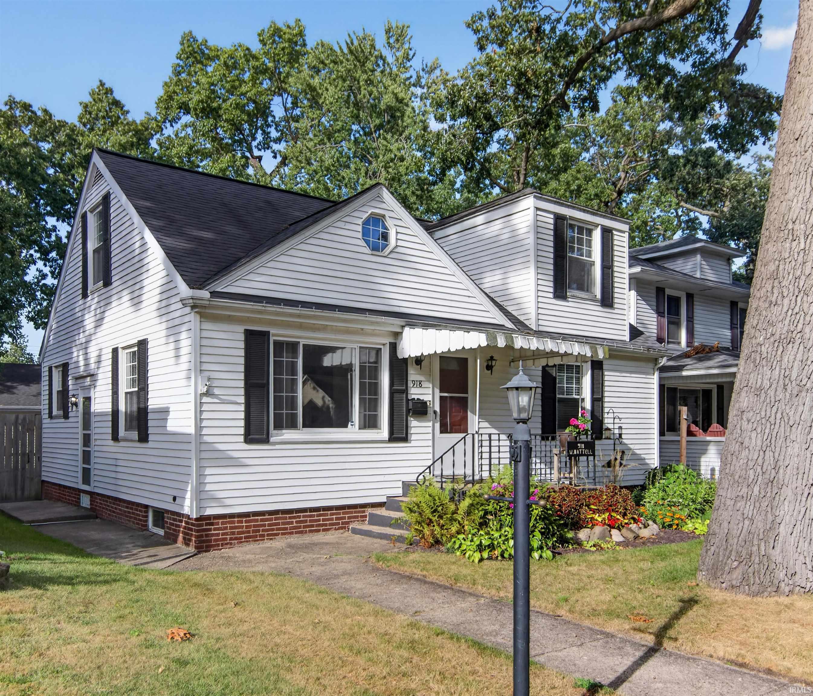 Photo 3 of Sale Pending at 918 W Battell St, Mishawaka, IN 46545 | MLS# 202638050 | Listing updated on 2026-09-17