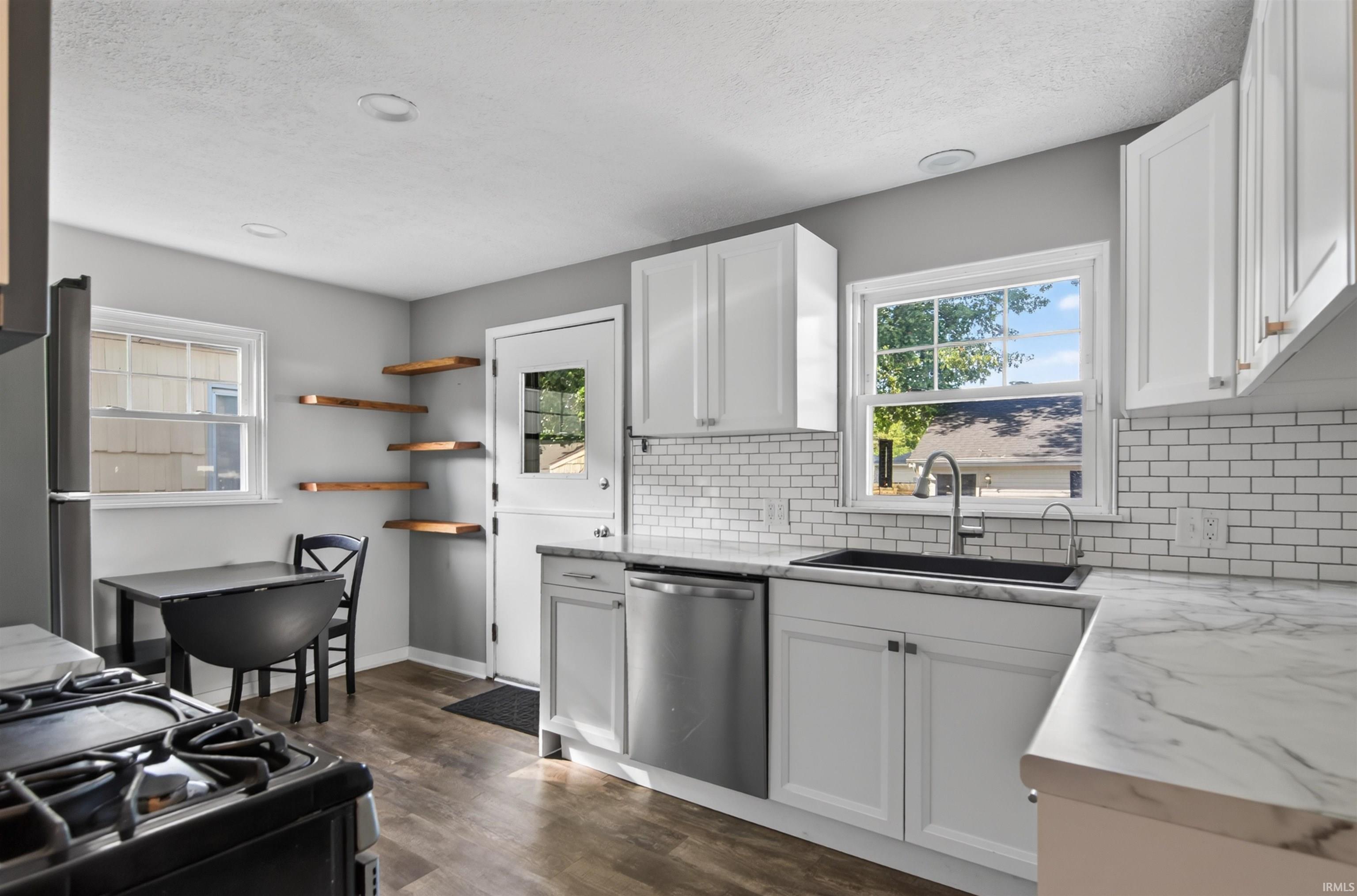 Photo 3 of Sale Pending at 918 W Battell St, Mishawaka, IN 46545 | MLS# 202638050 | Listing updated on 2026-09-17