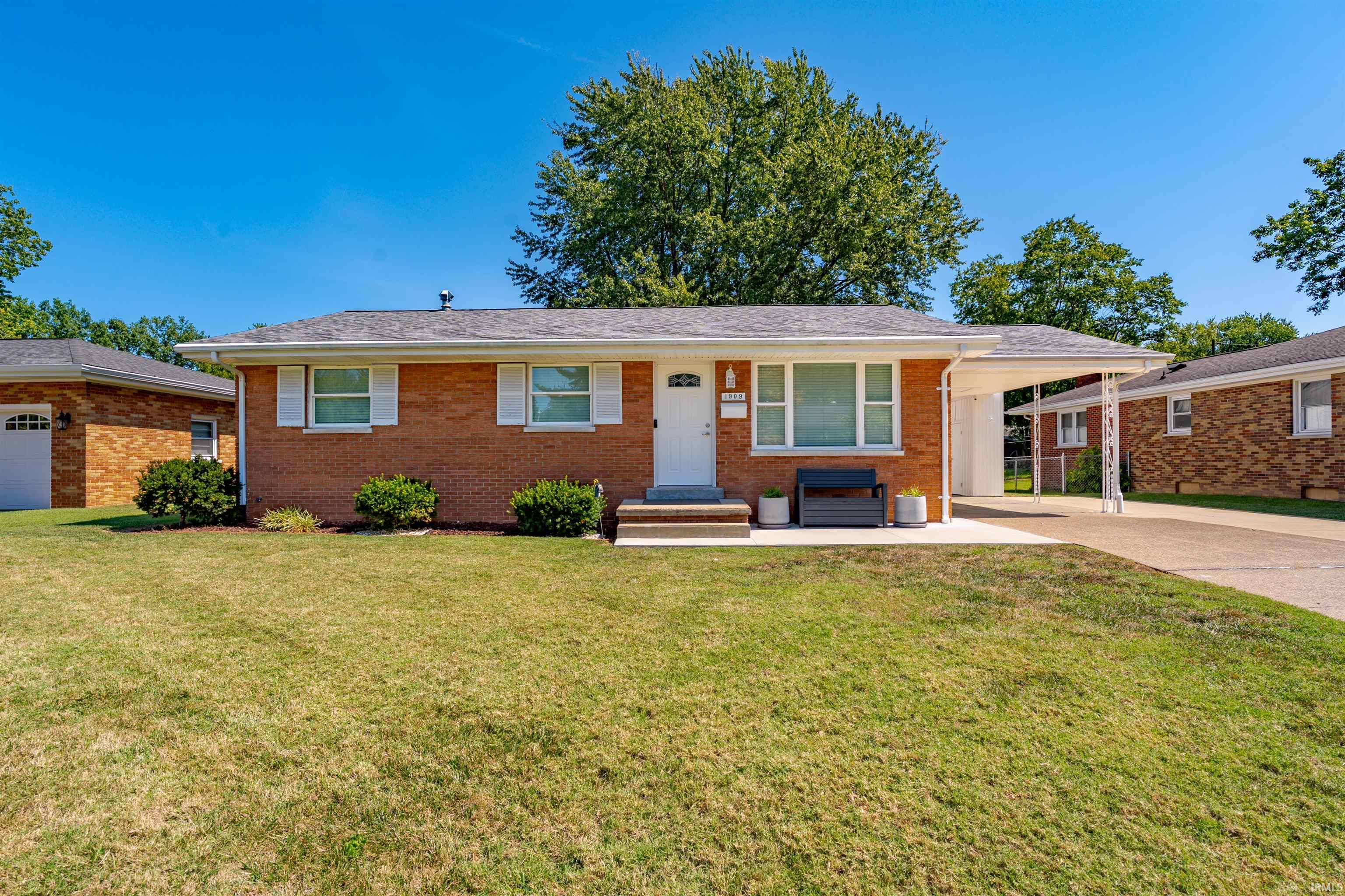Photo 1 of Sale Pending at 1909 N Thomas Ave, Evansville, IN 47711 | MLS# 202638065 | Listing updated on 2026-09-16