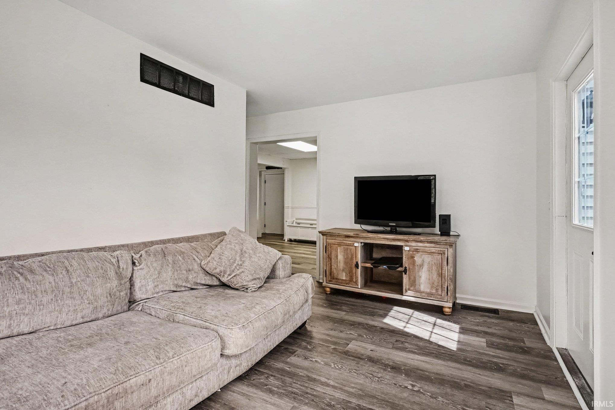 Photo 3 of Manufactured home for sale at 404 W Canal St, Wabash, IN 46992 | MLS# 202638179 | Listing updated on 2026-09-17