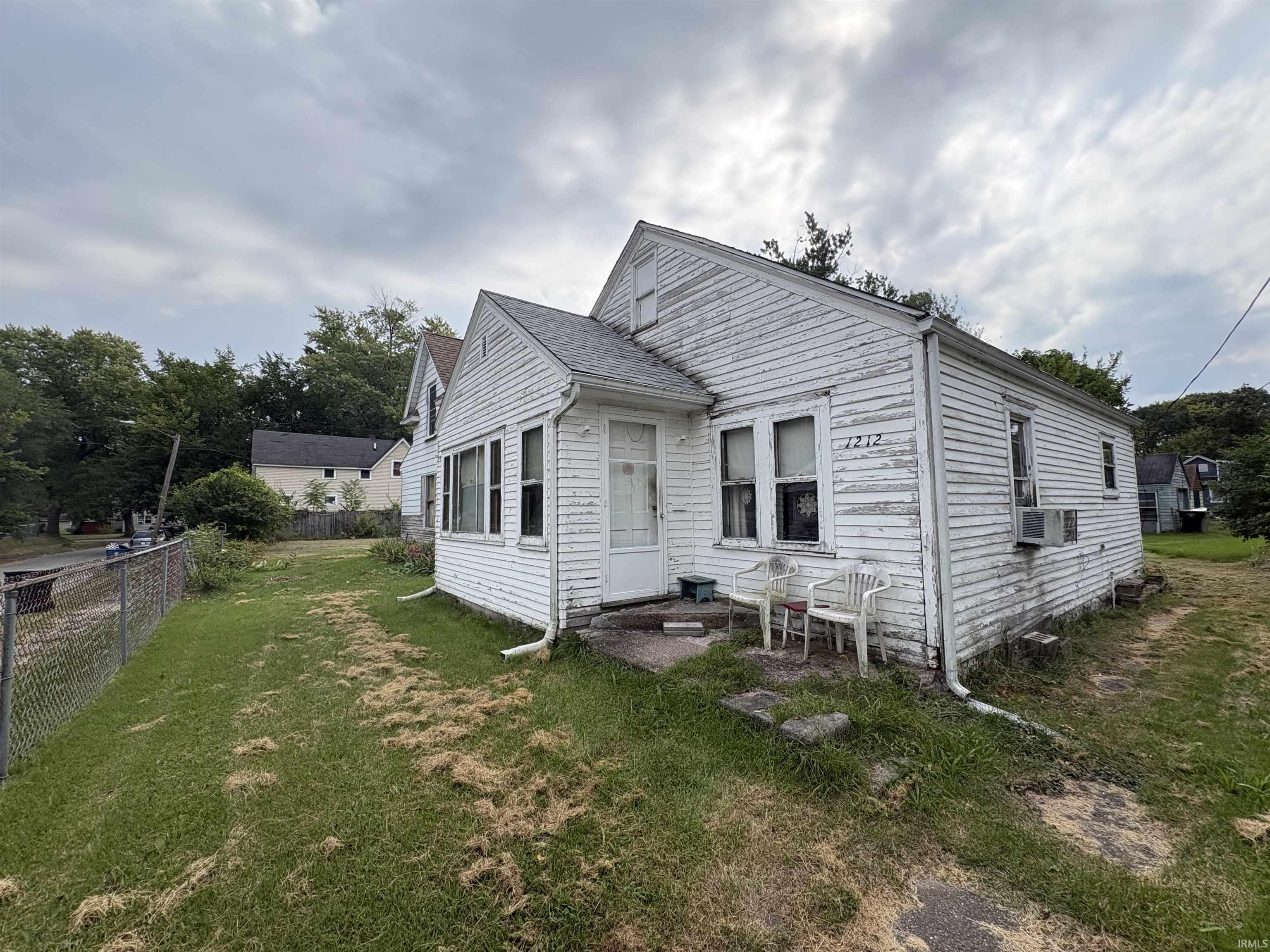 Manufactured home for sale at 1212 E Dubail Ave, South Bend, IN 46613 | MLS# 202638255
