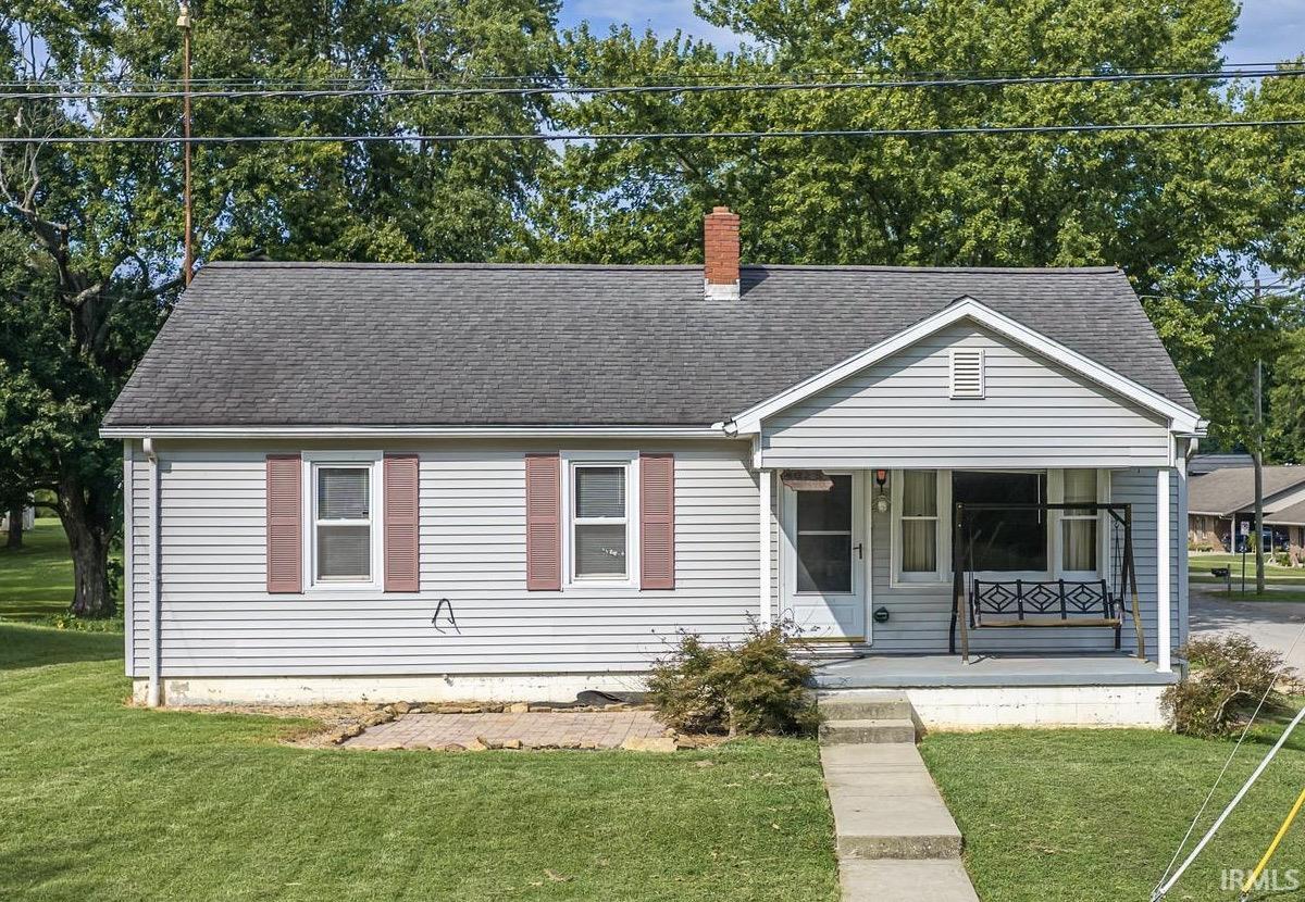 Manufactured home for sale at 402 S Walnut St, Huntingburg, IN 47542 | MLS# 202638407