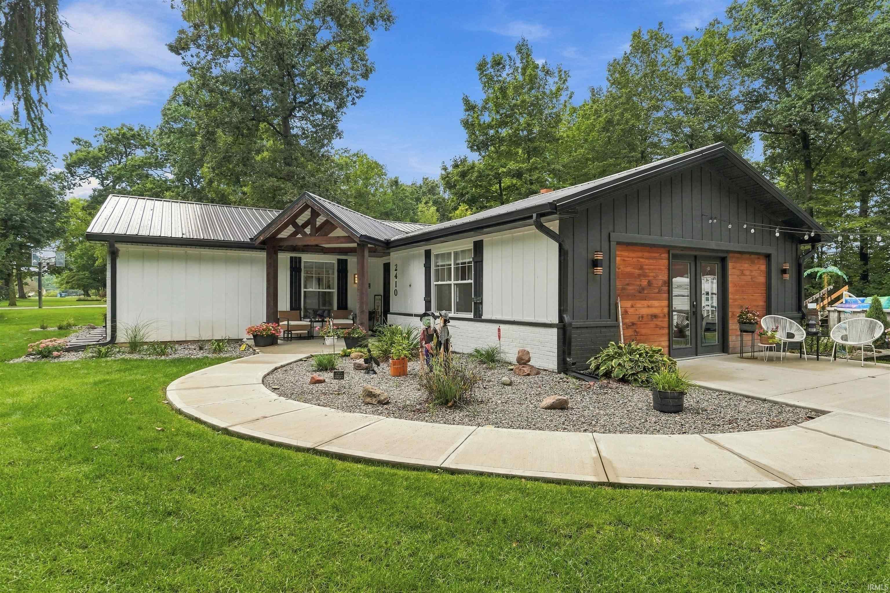 Photo 2 of Sale Pending at 2410 Donna Lynn Ln, Huntertown, IN 46748 | MLS# 202638441 | Listing updated on 2026-09-19