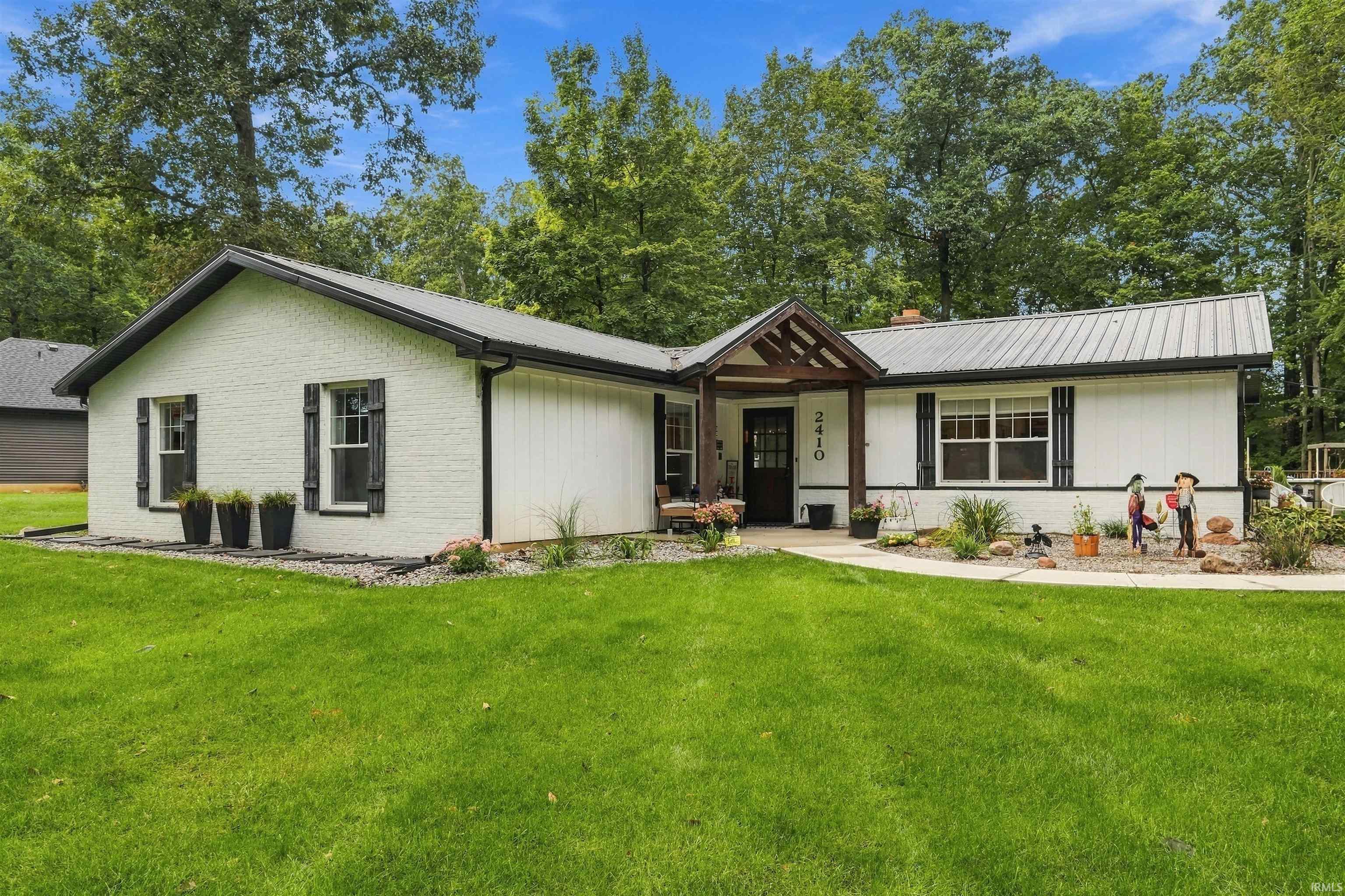 Photo 3 of Sale Pending at 2410 Donna Lynn Ln, Huntertown, IN 46748 | MLS# 202638441 | Listing updated on 2026-09-19