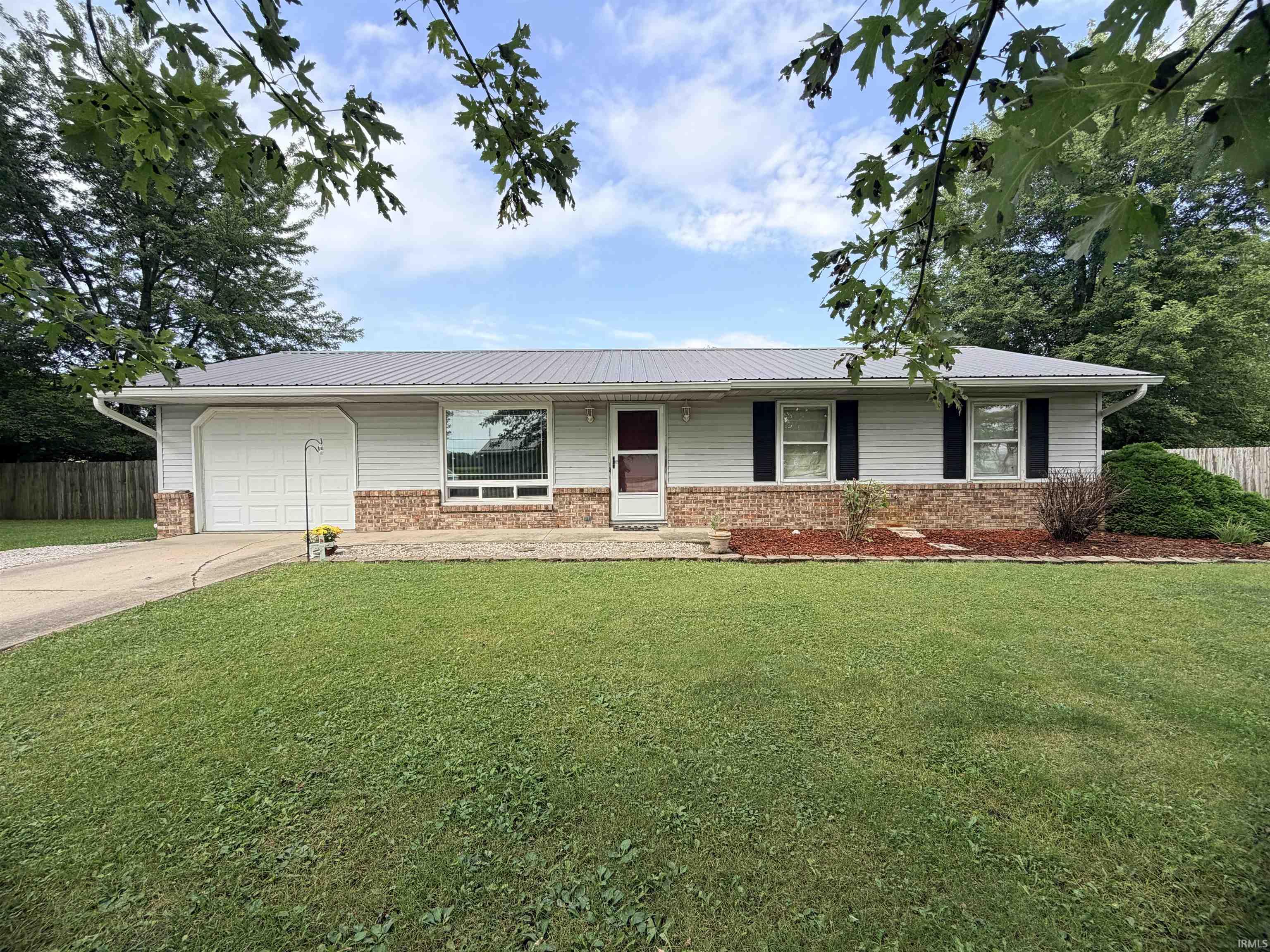 Photo 1 of Sale Pending at 0125 E Linn Rd, Bluffton, IN 46714 | MLS# 202638520 | Listing updated on 2026-09-17
