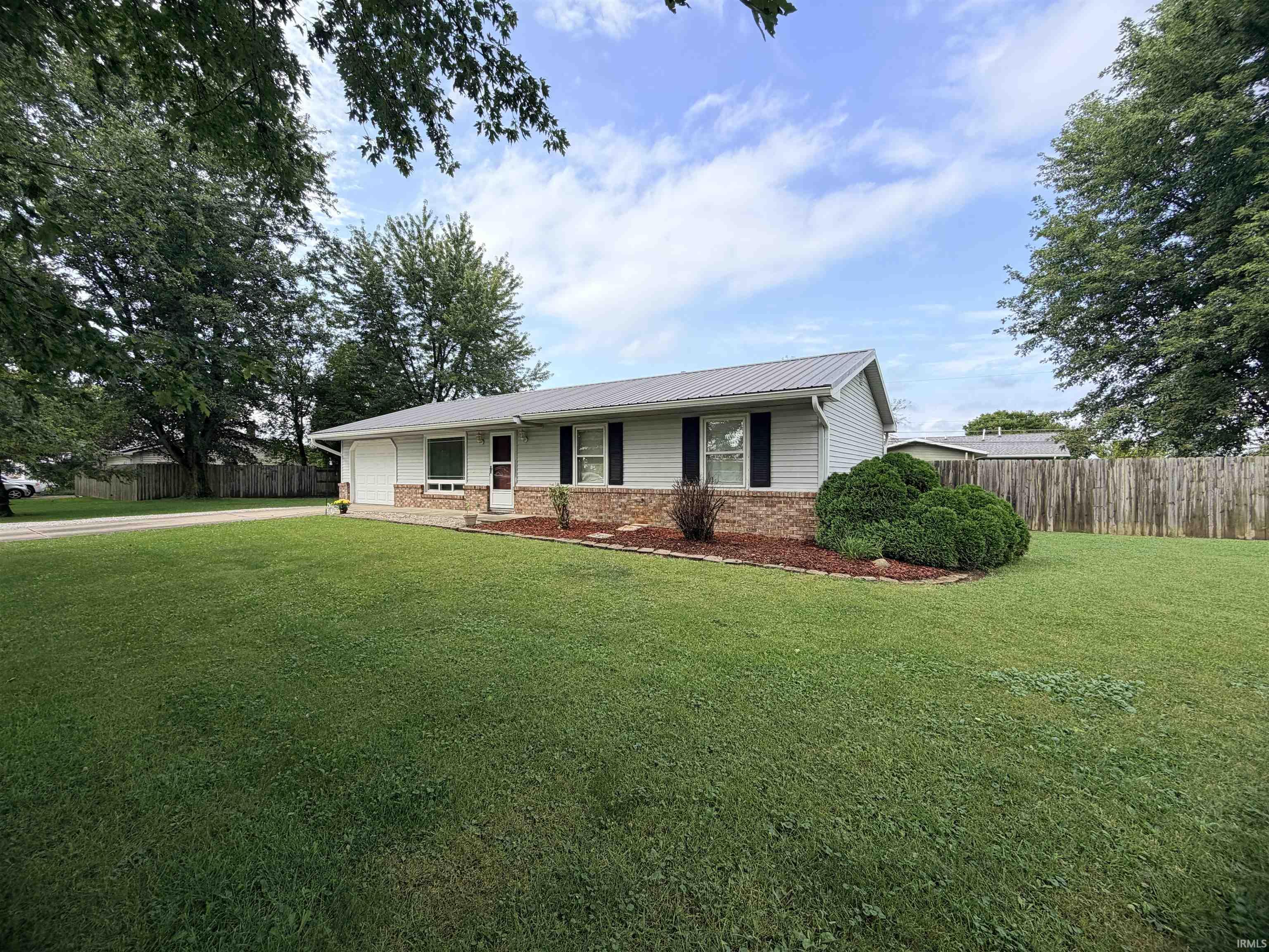 Photo 2 of Sale Pending at 0125 E Linn Rd, Bluffton, IN 46714 | MLS# 202638520 | Listing updated on 2026-09-17