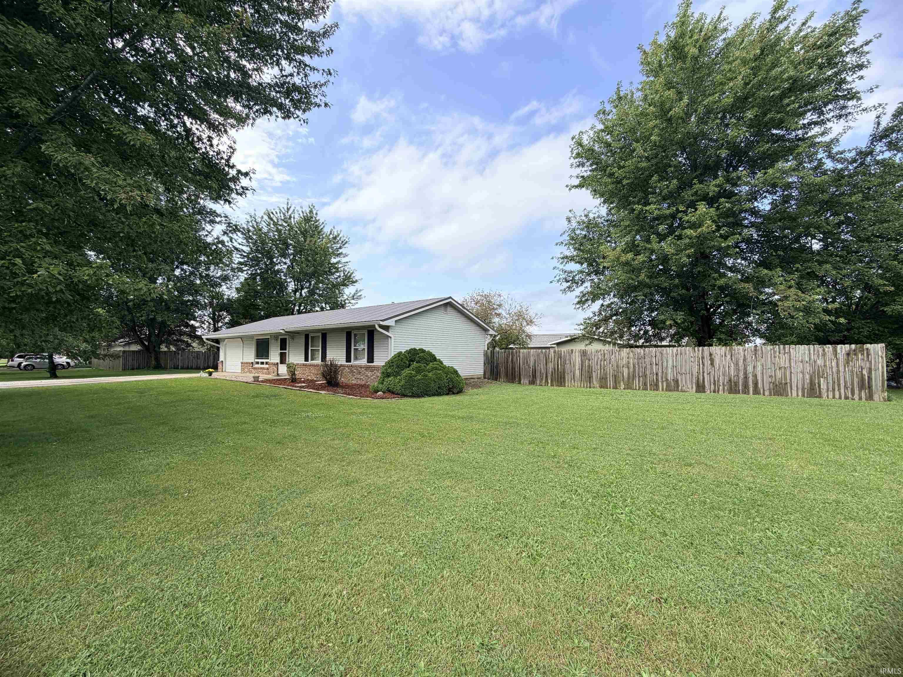 Photo 3 of Sale Pending at 0125 E Linn Rd, Bluffton, IN 46714 | MLS# 202638520 | Listing updated on 2026-09-17