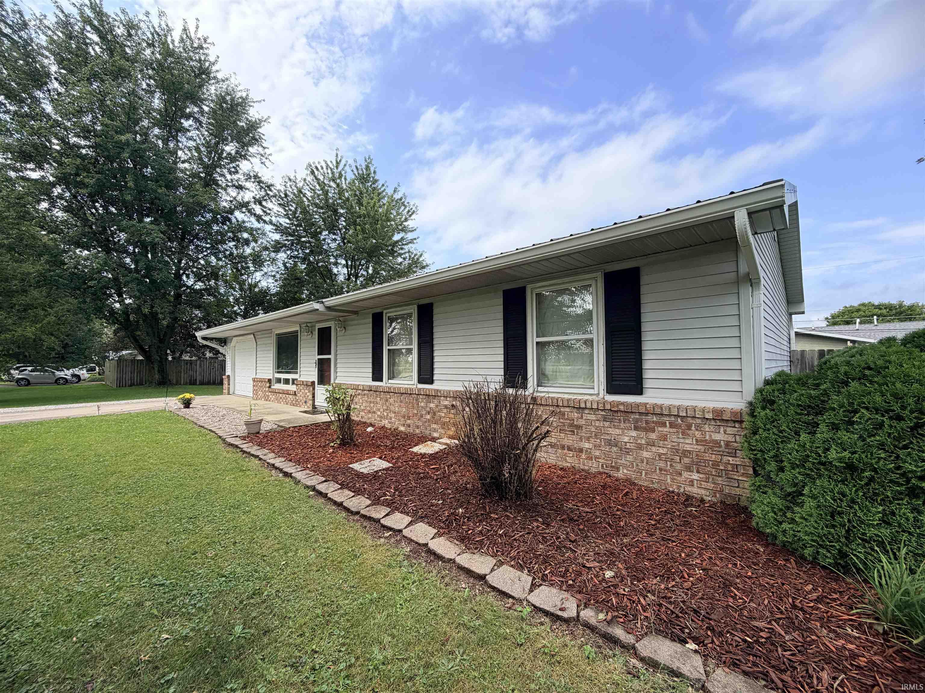 Photo 3 of Sale Pending at 0125 E Linn Rd, Bluffton, IN 46714 | MLS# 202638520 | Listing updated on 2026-09-17