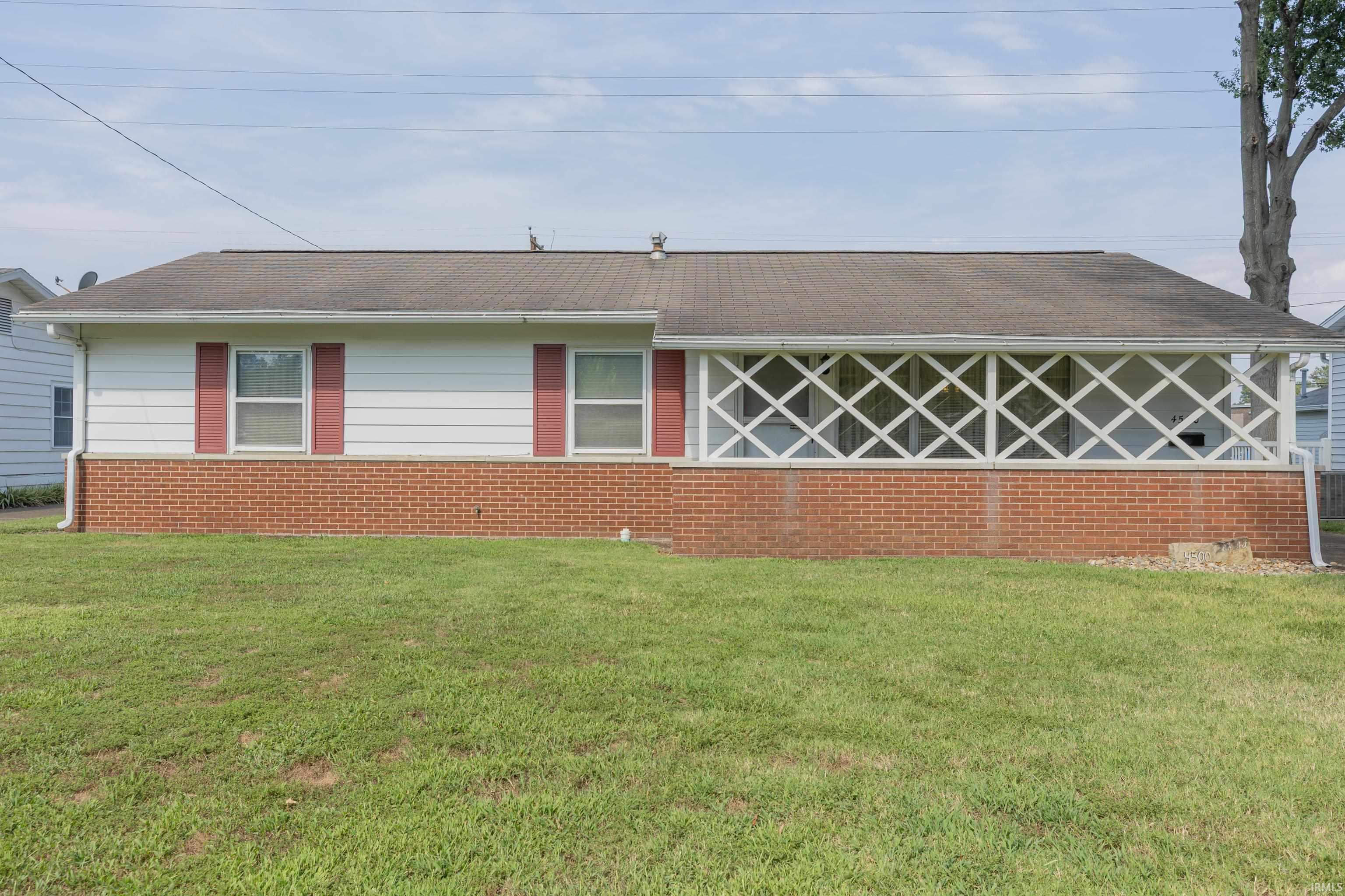 Manufactured home for sale at 4500 Longfield Dr, Evansville, IN 47710 | MLS# 202638561