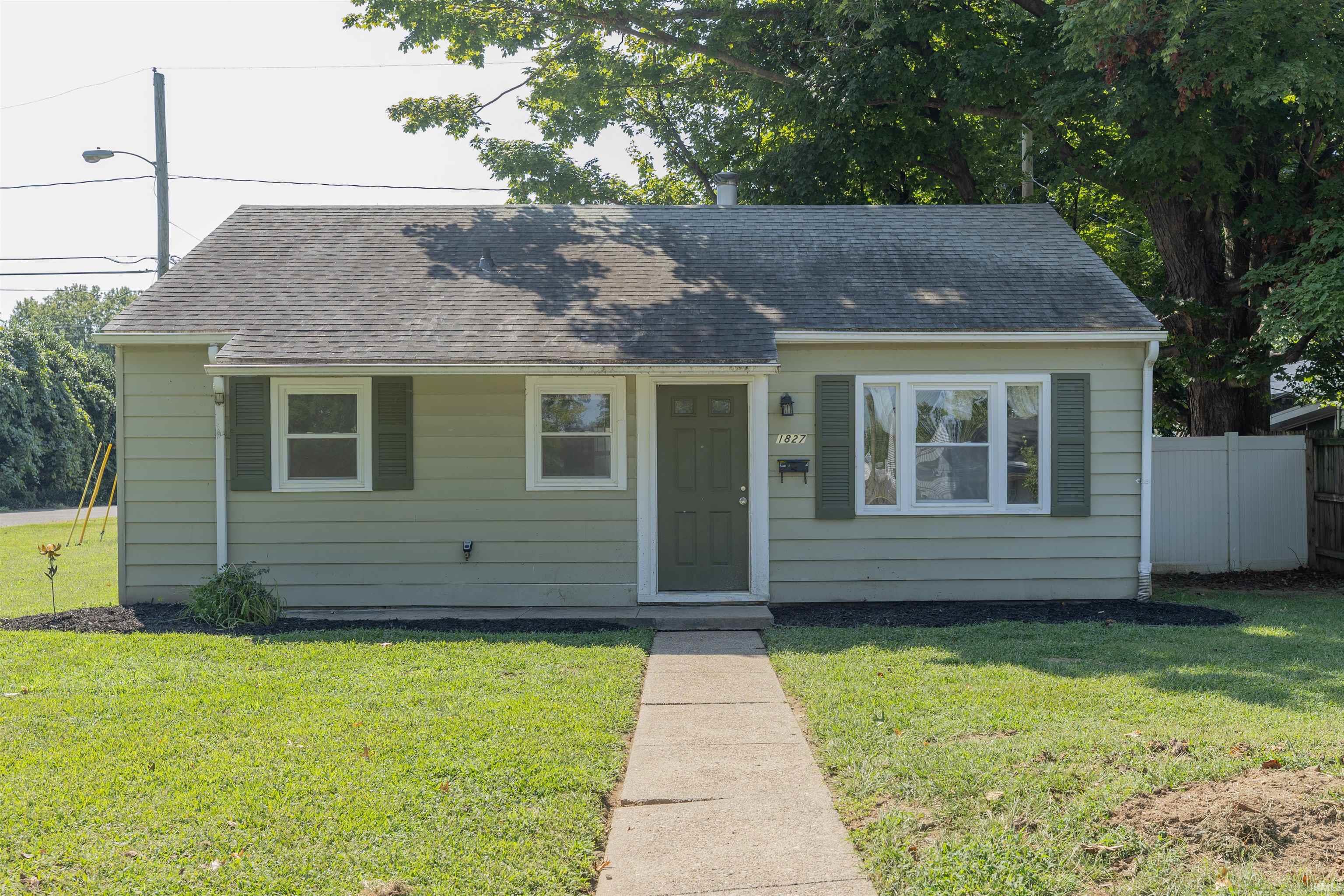 Manufactured home for sale at 1827 Madison Ave, Evansville, IN 47714 | MLS# 202638609