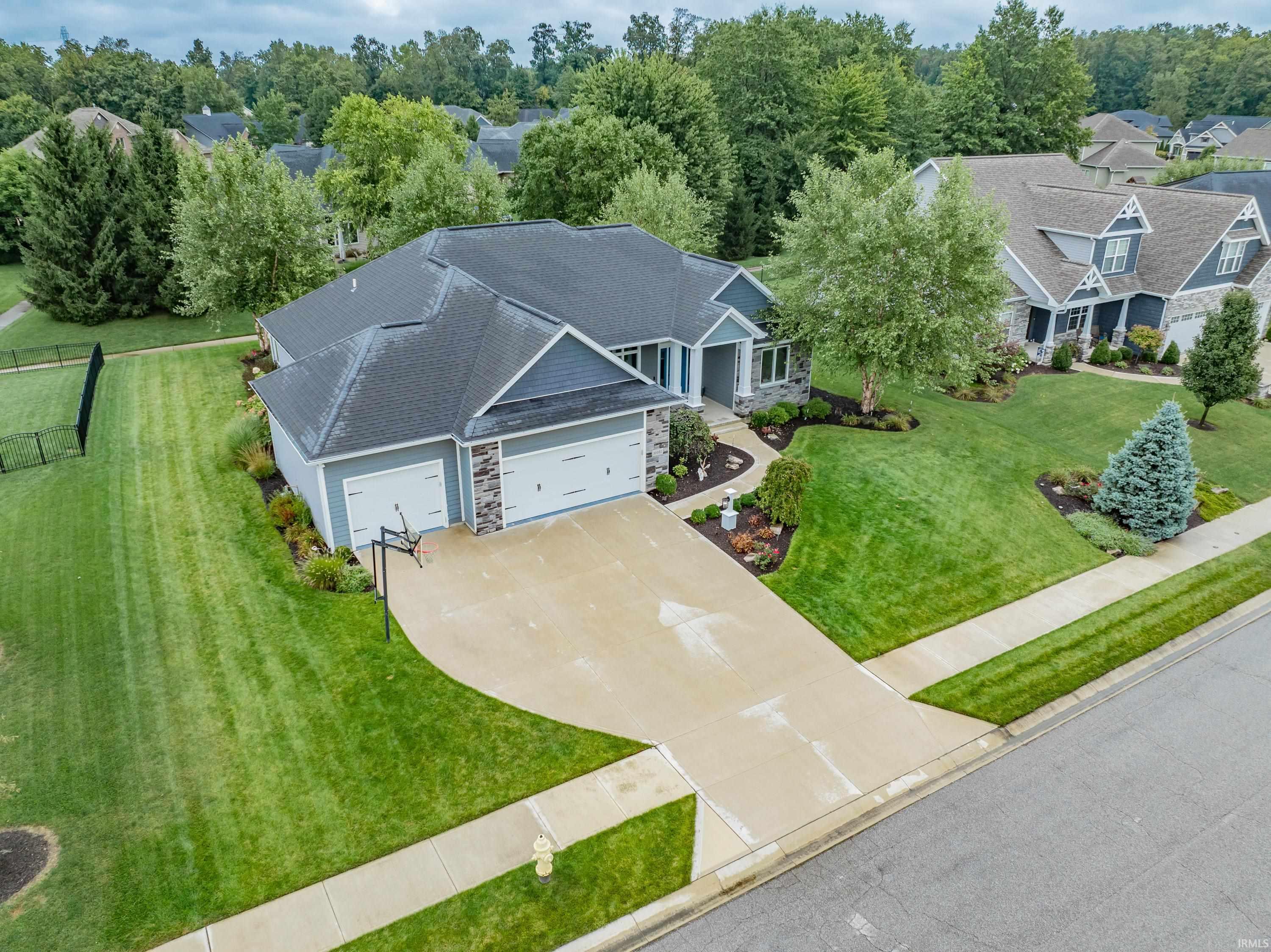 Photo 2 of Sale Pending at 10101 Foxwood Psge, Fort Wayne, IN 46835 | MLS# 202638672 | Listing updated on 2026-09-23