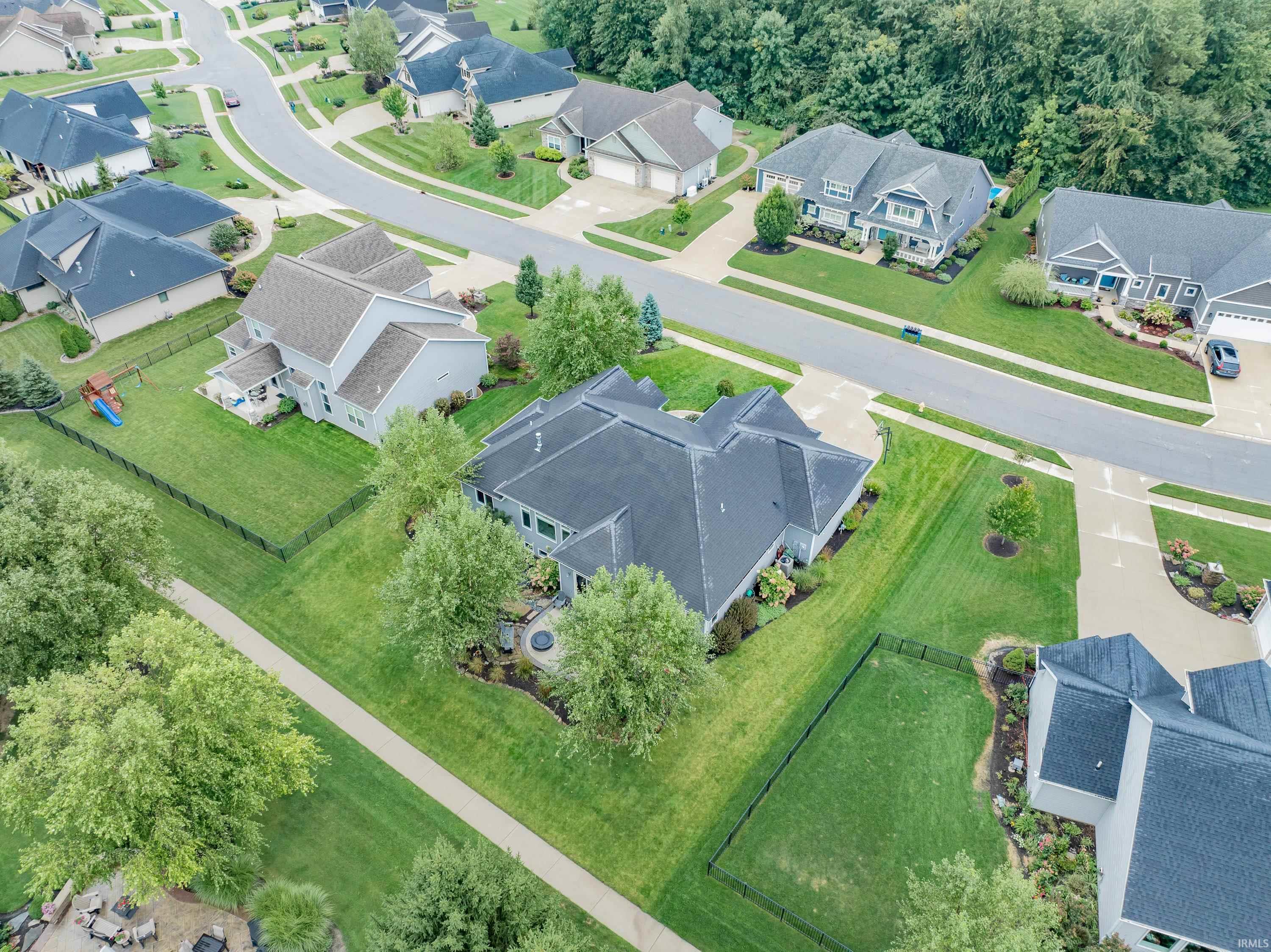 Photo 3 of Sale Pending at 10101 Foxwood Psge, Fort Wayne, IN 46835 | MLS# 202638672 | Listing updated on 2026-09-23